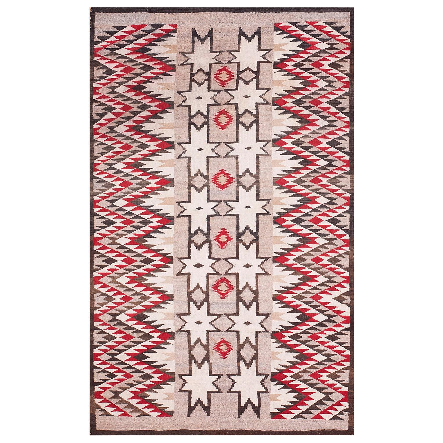 Tapis Navajo américain du début du 20ème siècle ( 3'8" x 5'10" - 112 x 178 )