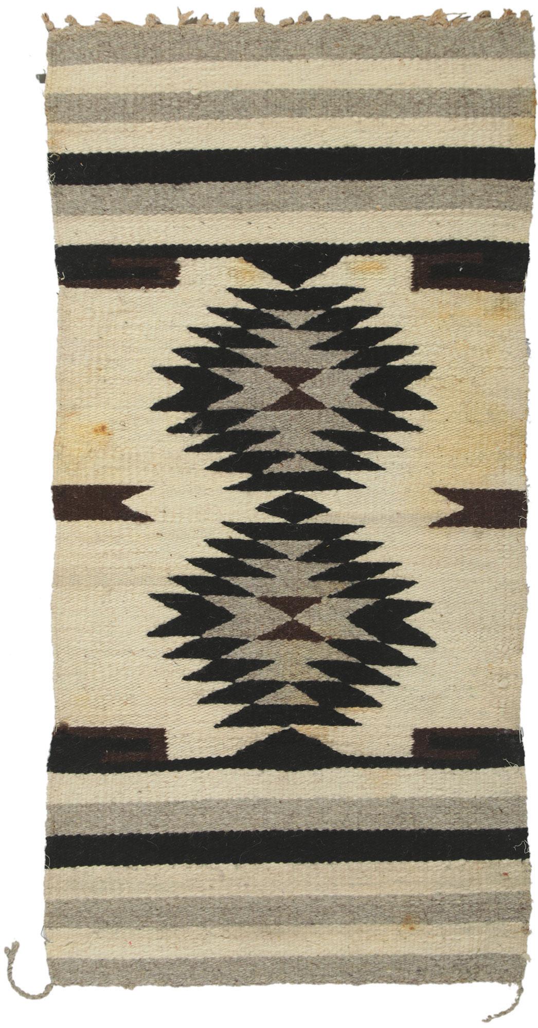 Antique Navajo-Style Rug, Southwest Modern Desert & Contemporary Santa Fe For Sale 2