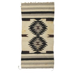 Tapis ancien de style Navajo, Southwest Modern Desert & Contemporary Santa Fe