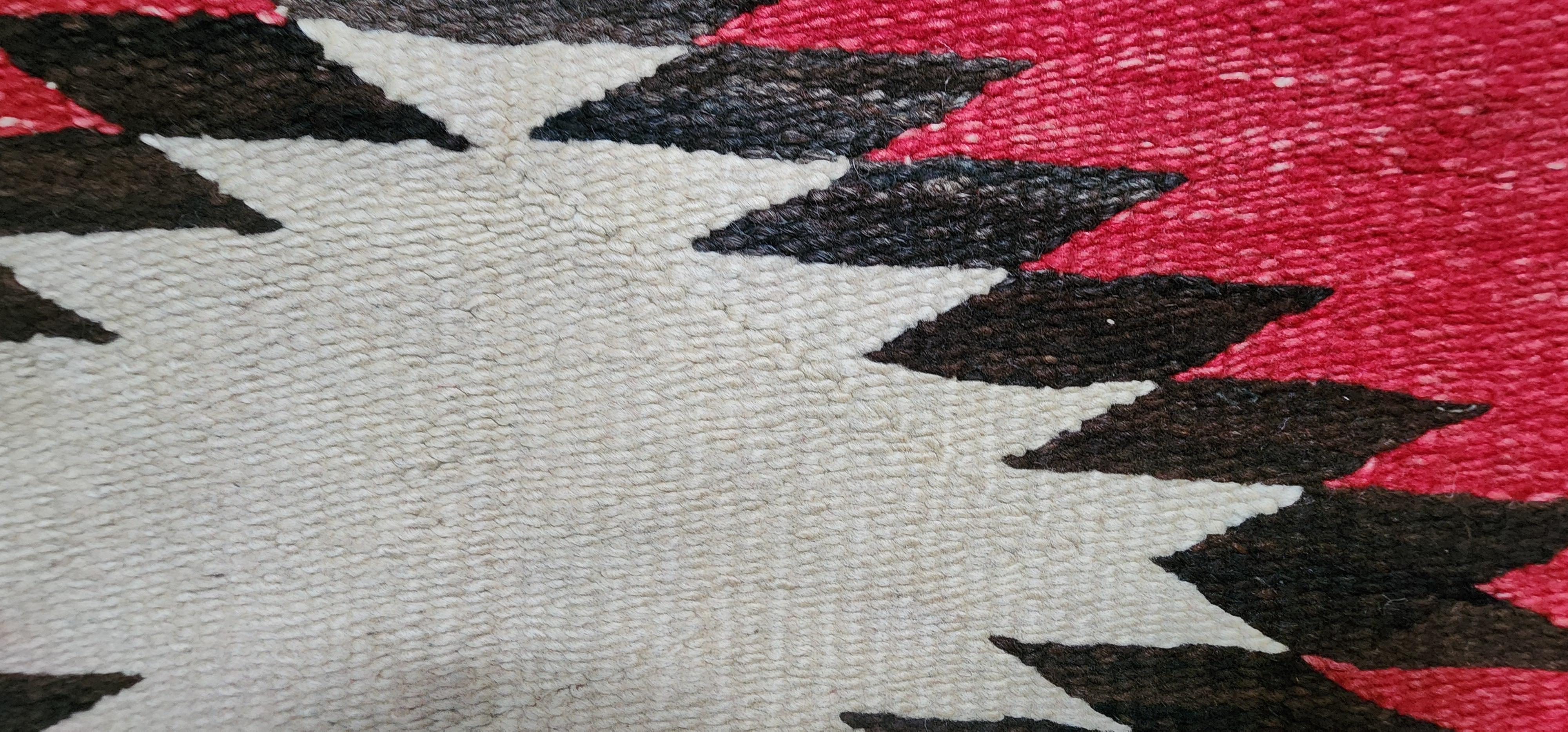 Antique Navajo Weaving Circa 1910 In Good Condition For Sale In Hudson, NY