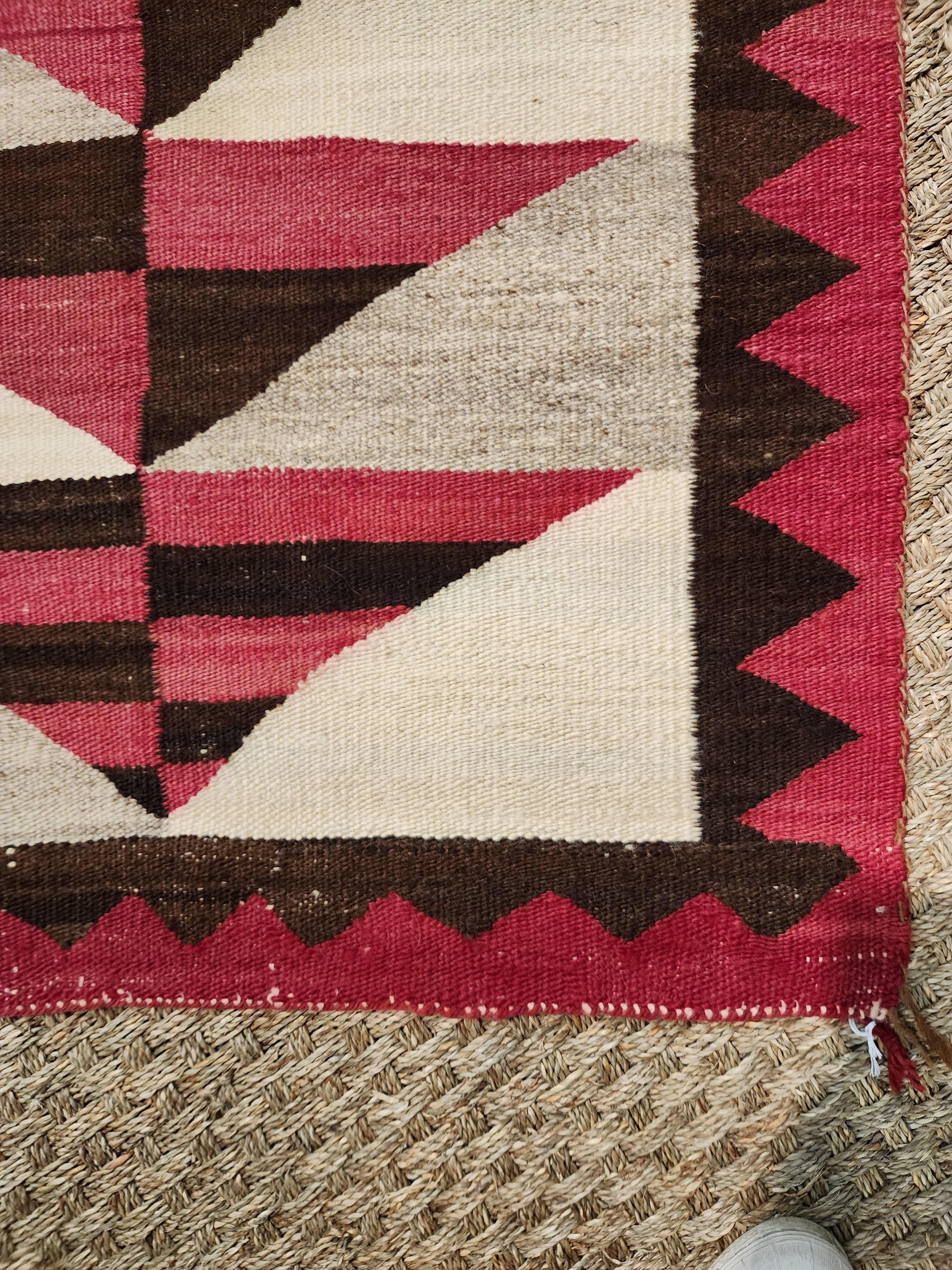 Antique Navajo Weaving Late 19th Century In Good Condition For Sale In Hudson, NY