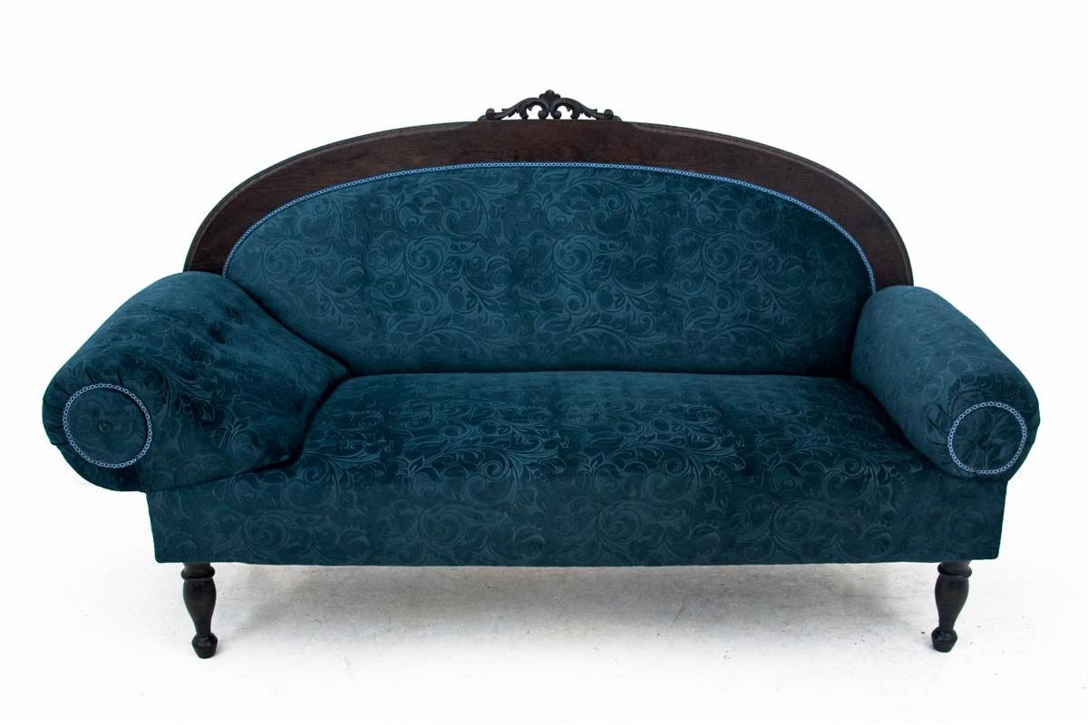 Antique sofa - chaise longue from the beginning of the 20th century. The furniture is in very good condition, after professional renovation, the chaise longue has been covered with a new fabric.

Dimensions: Height 109 cm / height of the seat. 46