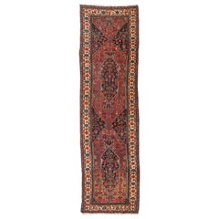 Tapis de couloir persan Bijar tribal géométrique bleu marine et ivoire ancien, vers 1900