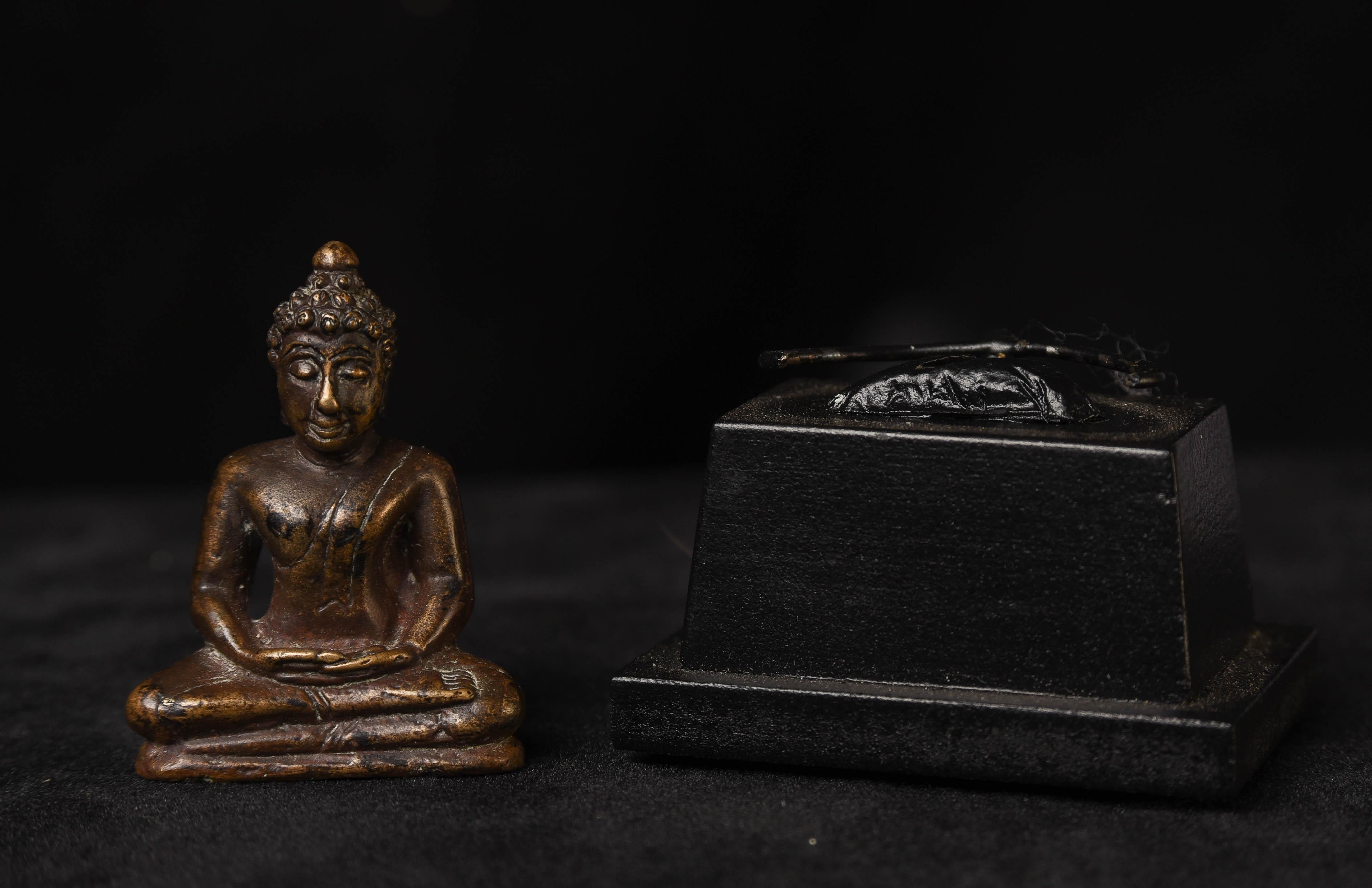 Antique Near Miniature Thai Solid Cast Bronze Buddha, 5999 6