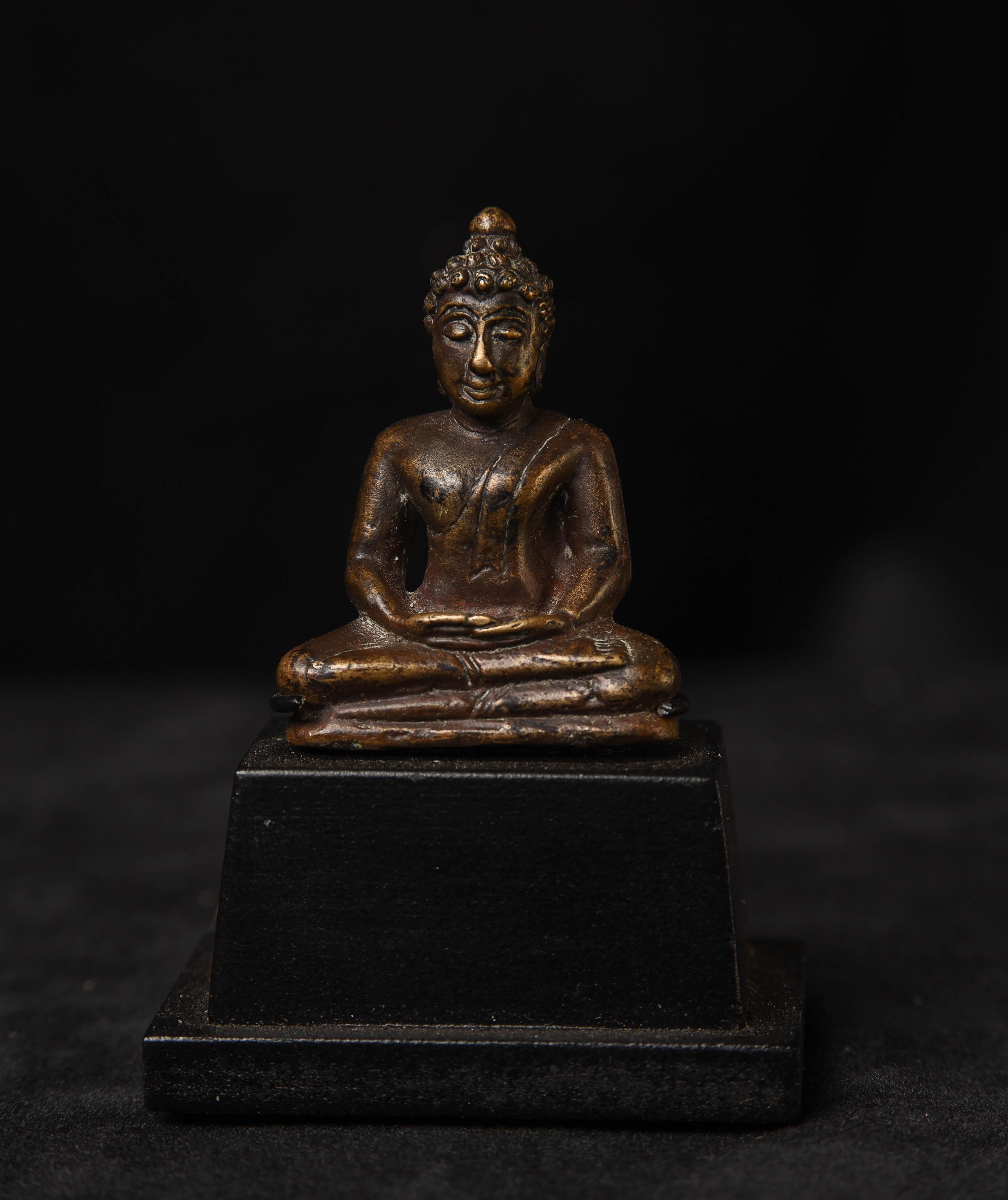 Superb 19/20thC (or possibly earlier) Thai solid cast bronze Buddha. Very hard to date this type, but probably close to 100 years old.  It was sold to me as being from the eighteenth century, but with it being of a soft alloy and without a clay core