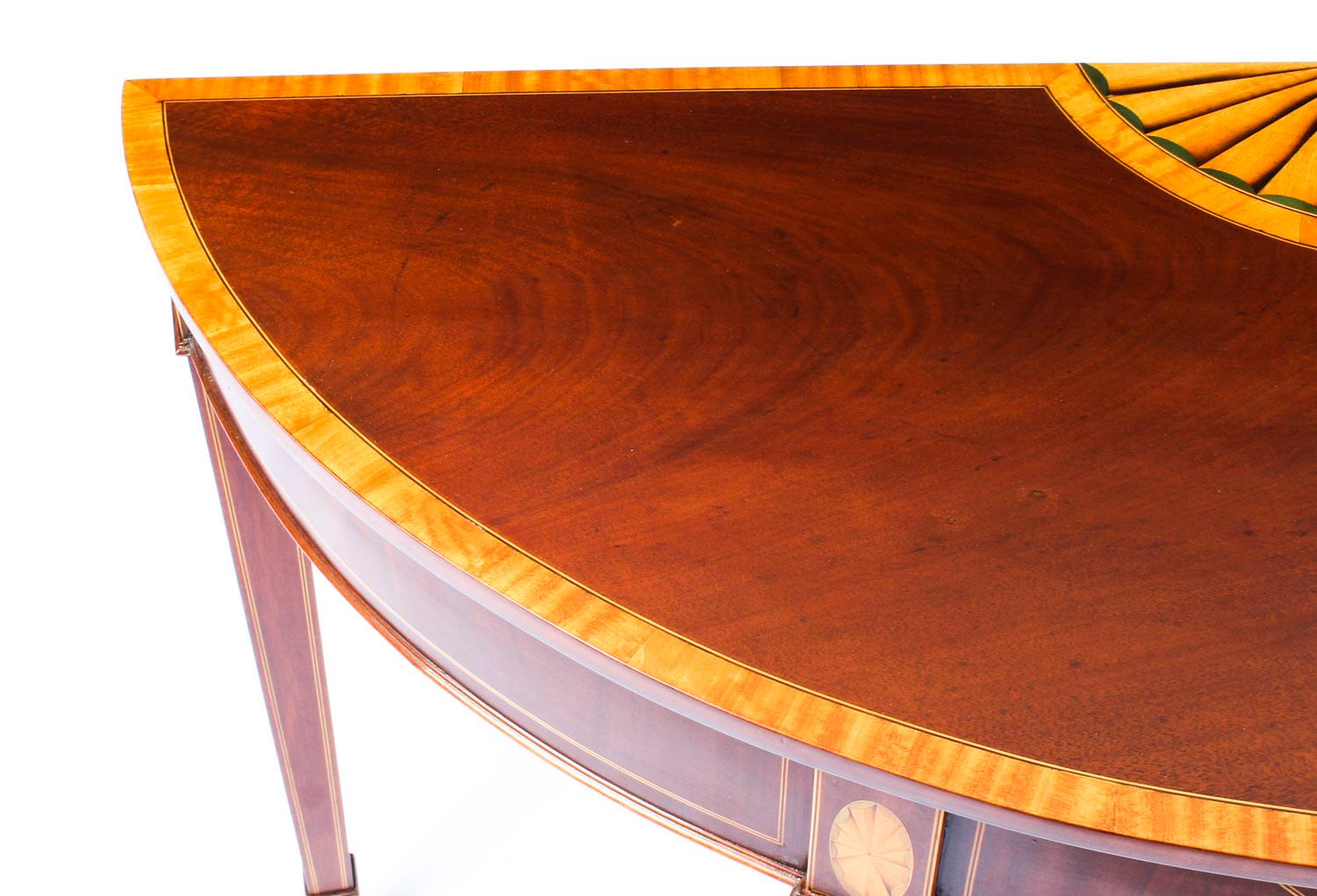 Antique Near Pair of Mahogany and Satinwood Inlaid Side Console Tables In Good Condition In London, GB