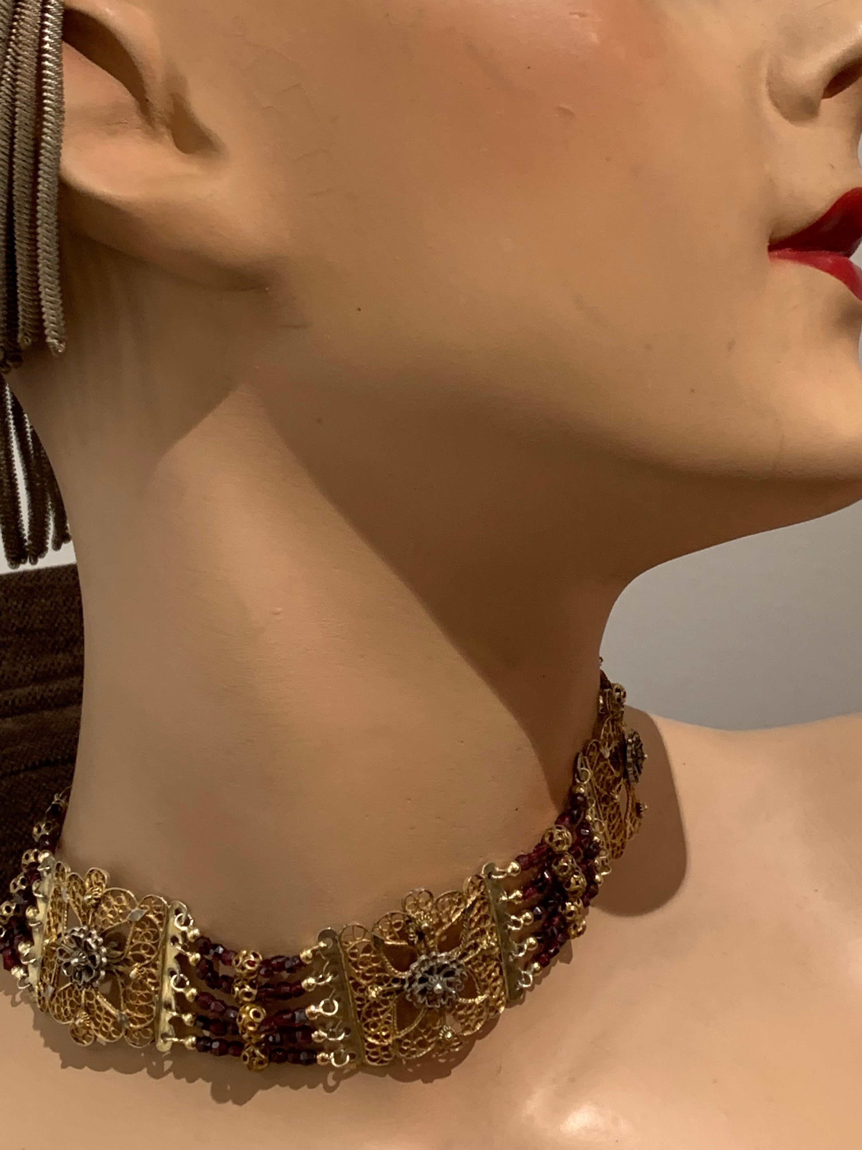 Perle Collier ras du cou ancien en argent filigrane avec perles de grenat facettées en vente