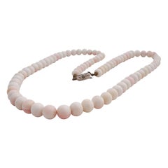 Collier ancien en perles de corail peau d'ange