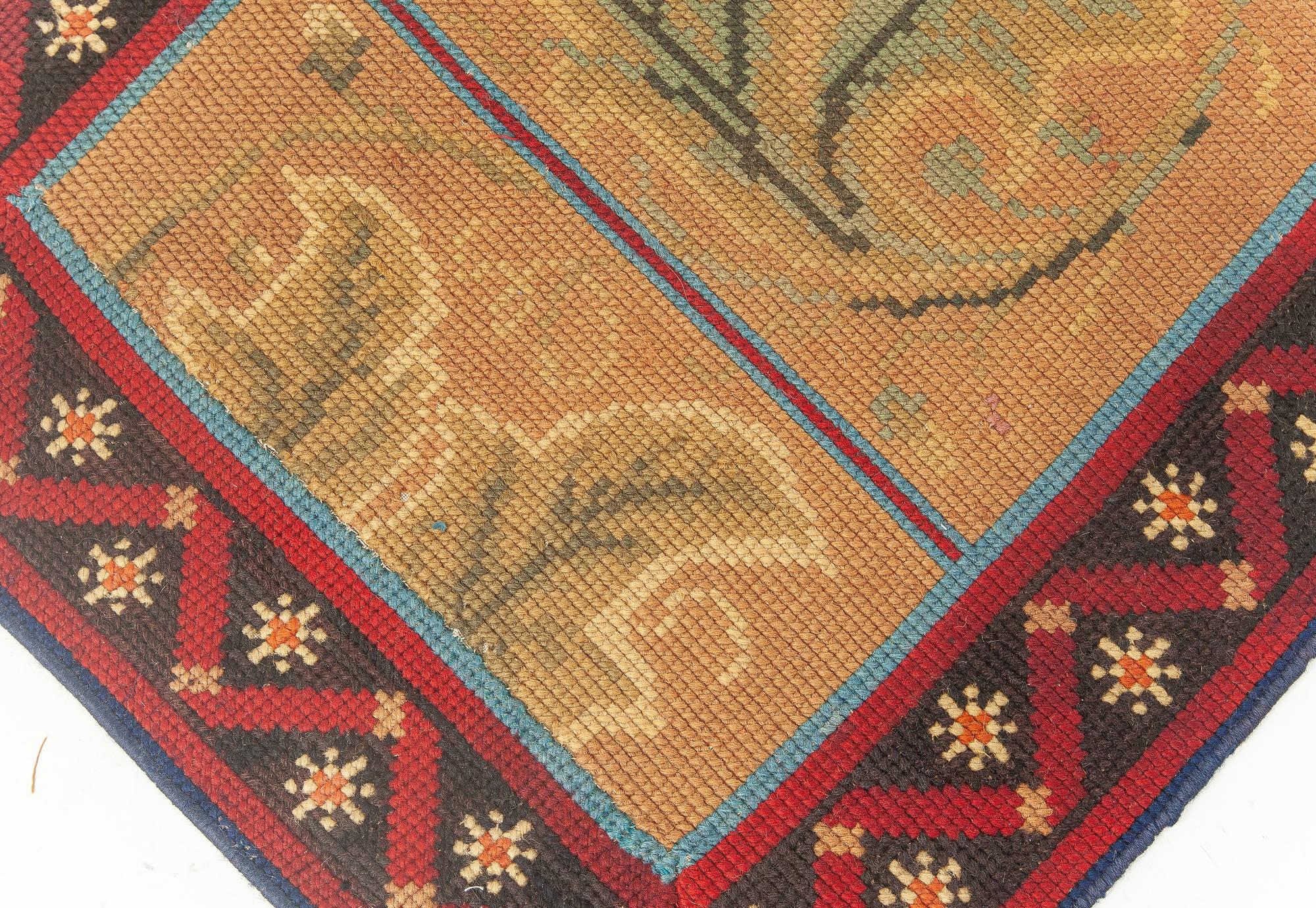Antique needle point runner
Size: 2'6