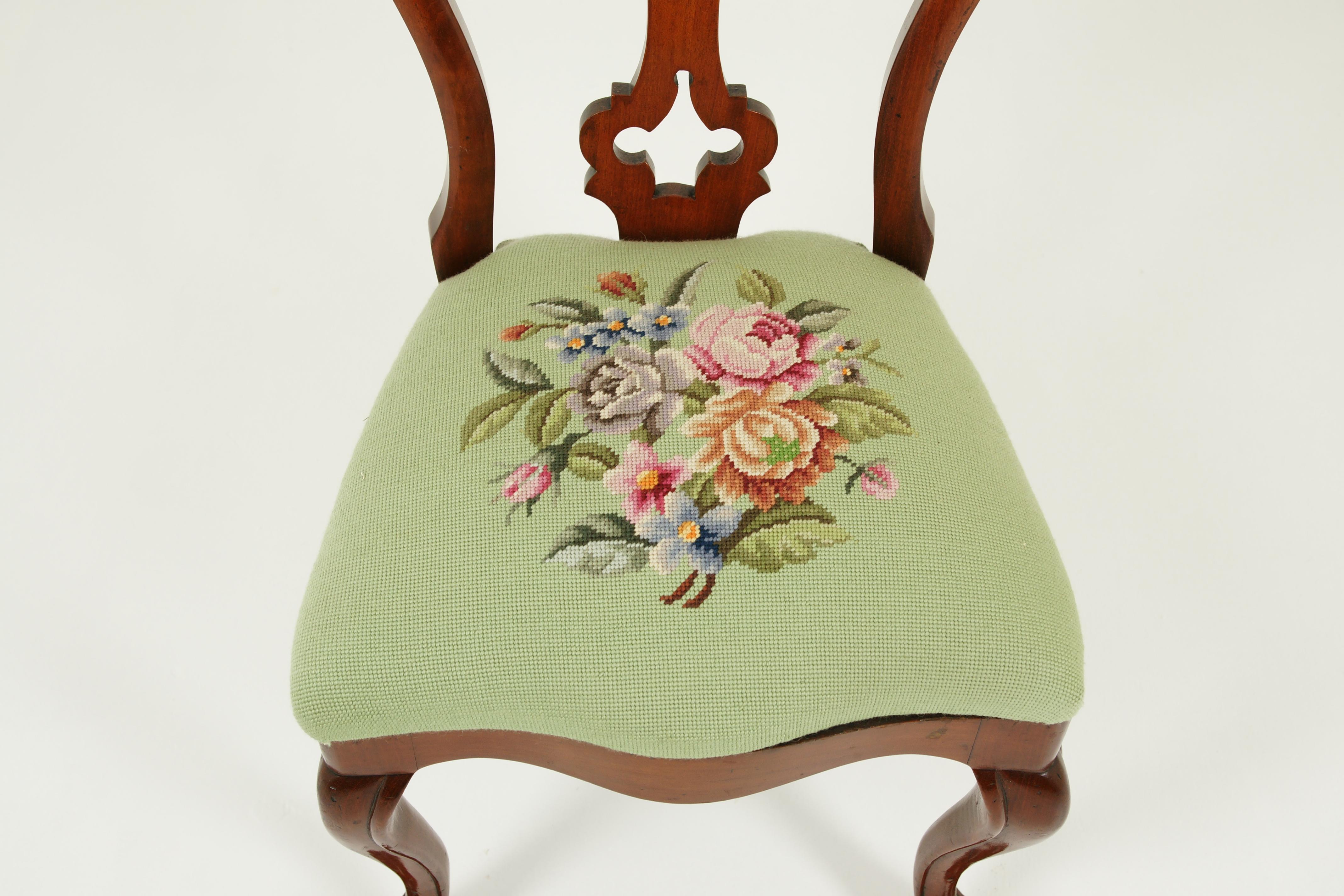 Antique Needlepoint chair, shabby chic, Austria 1880, Antique Furniture, B1567

Austria 1880
Solid walnut
Shaped top
Open back
Serpentine lift out needlepoint seat
Ending on Cabriole legs
Very good condition

$295

B1567
Measures: 19