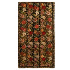 Tapis floral ancien en laine vert à l'aiguille multicolore de Rug & Kilim