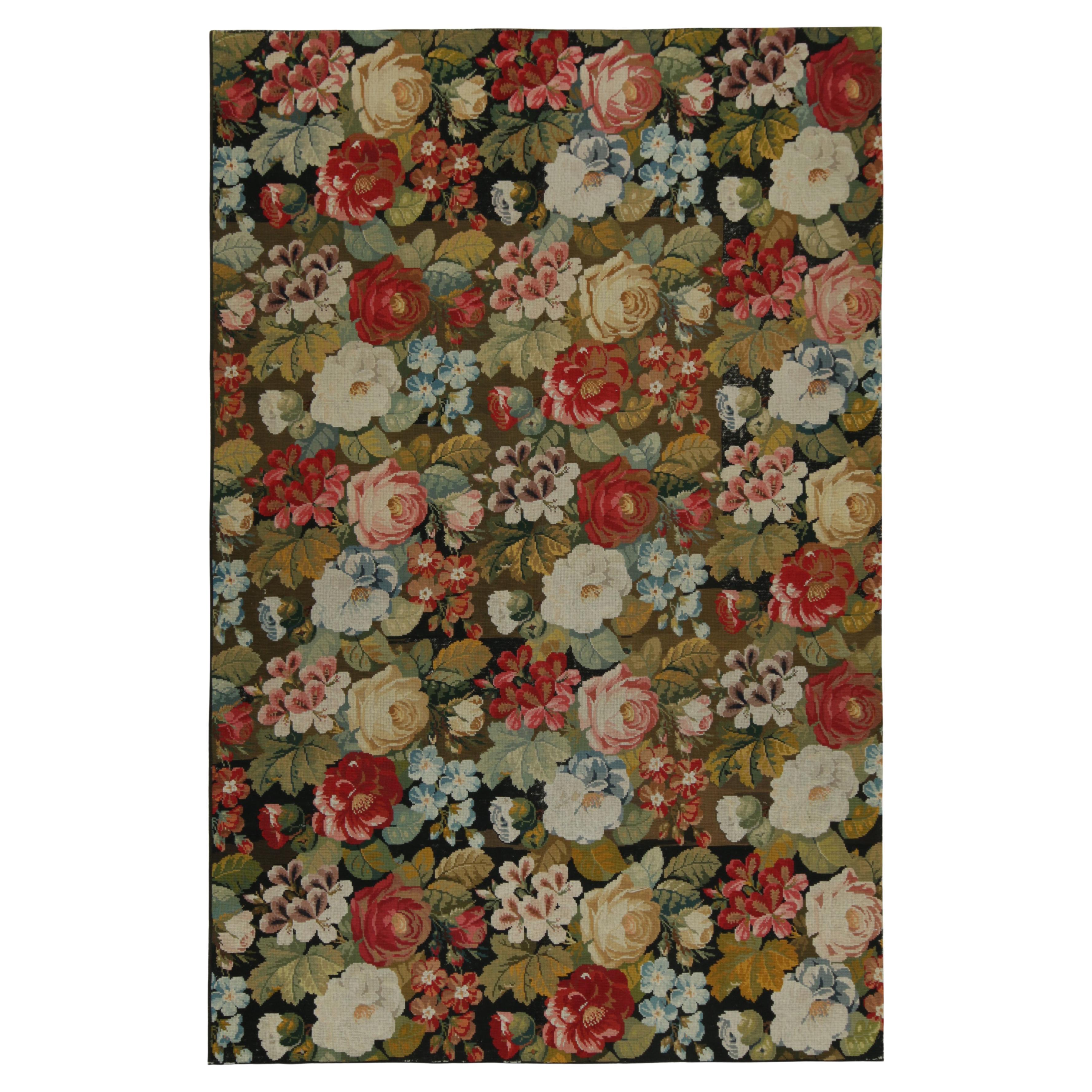 Antiker Gobelinstickerei-Teppich mit roten und grünen Blumenmustern, von Teppich & Kelim