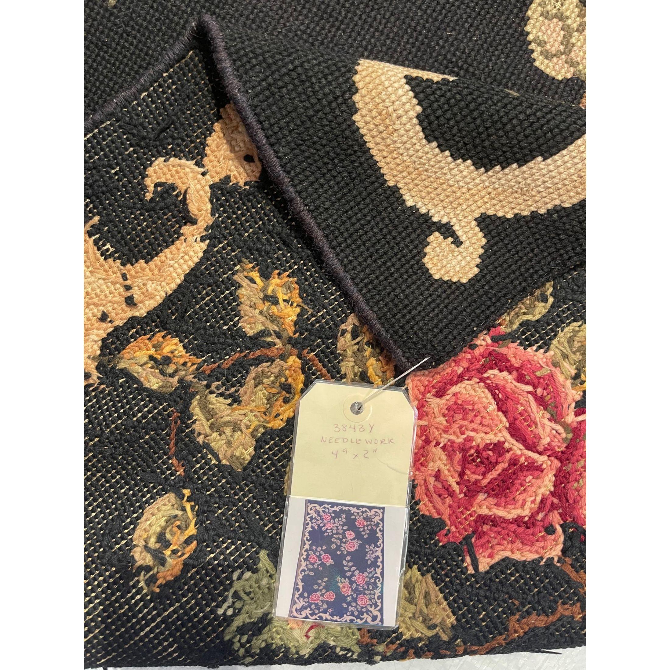 Antiker Floral-Teppich in Handarbeit (Asiatisch) im Angebot