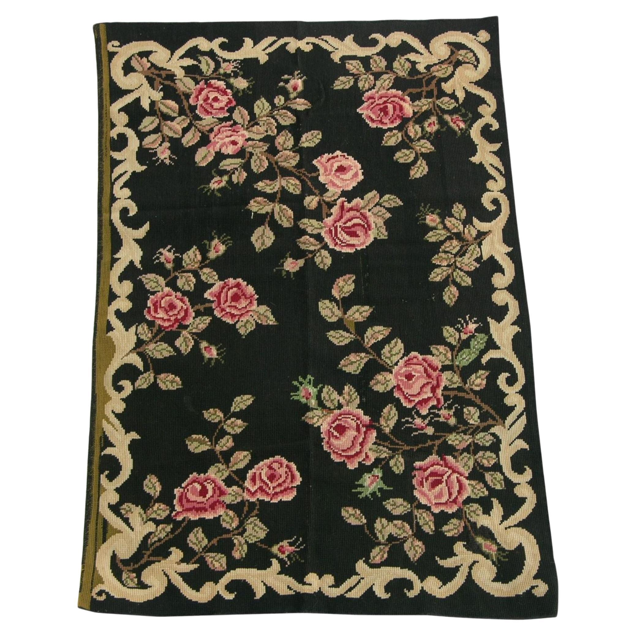 Antiker Floral-Teppich in Handarbeit im Angebot