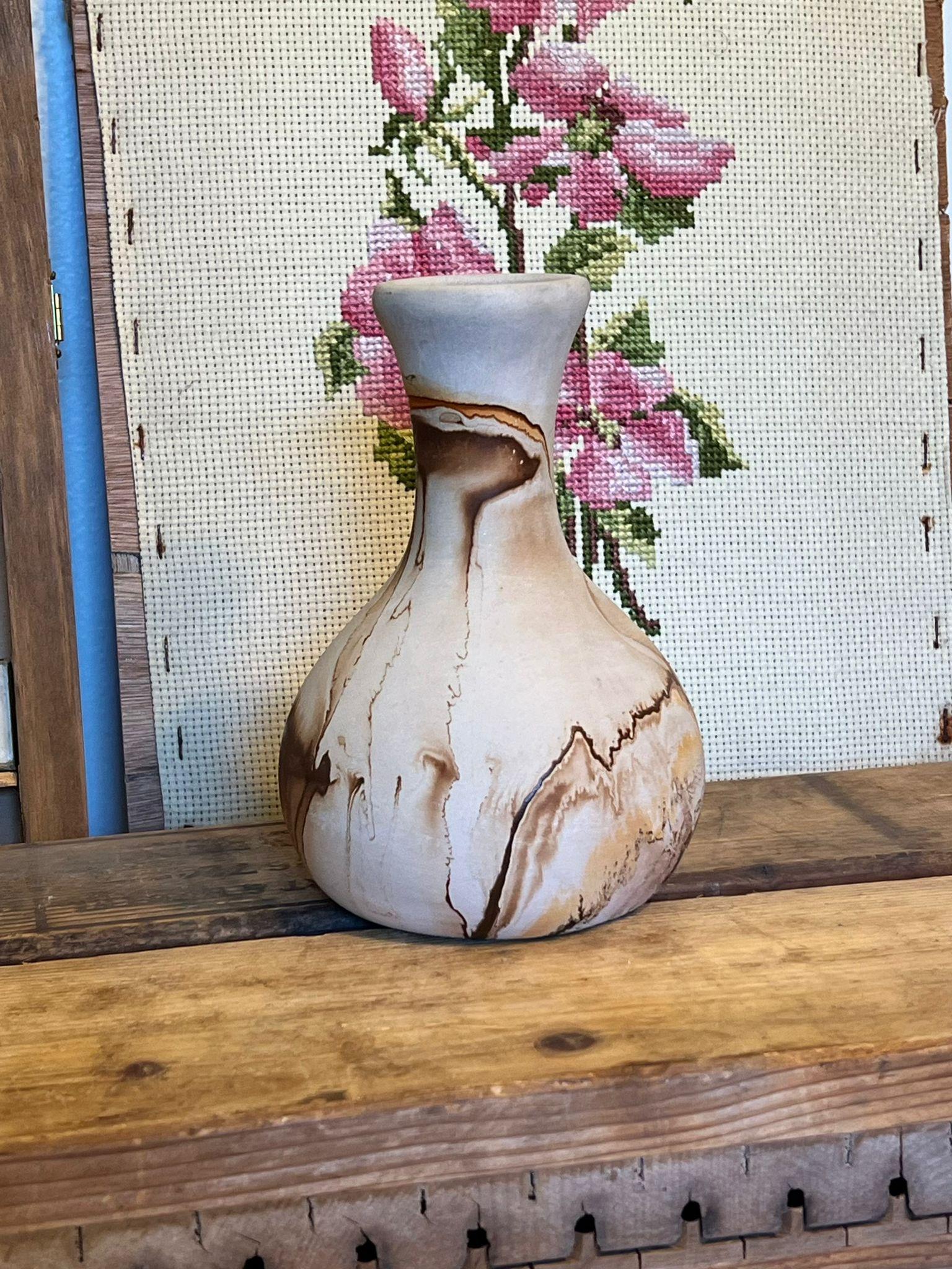 Antike Nemadji-Vase aus moderner Kunstkeramik aus der Mitte des Jahrhunderts (Moderne der Mitte des Jahrhunderts) im Angebot