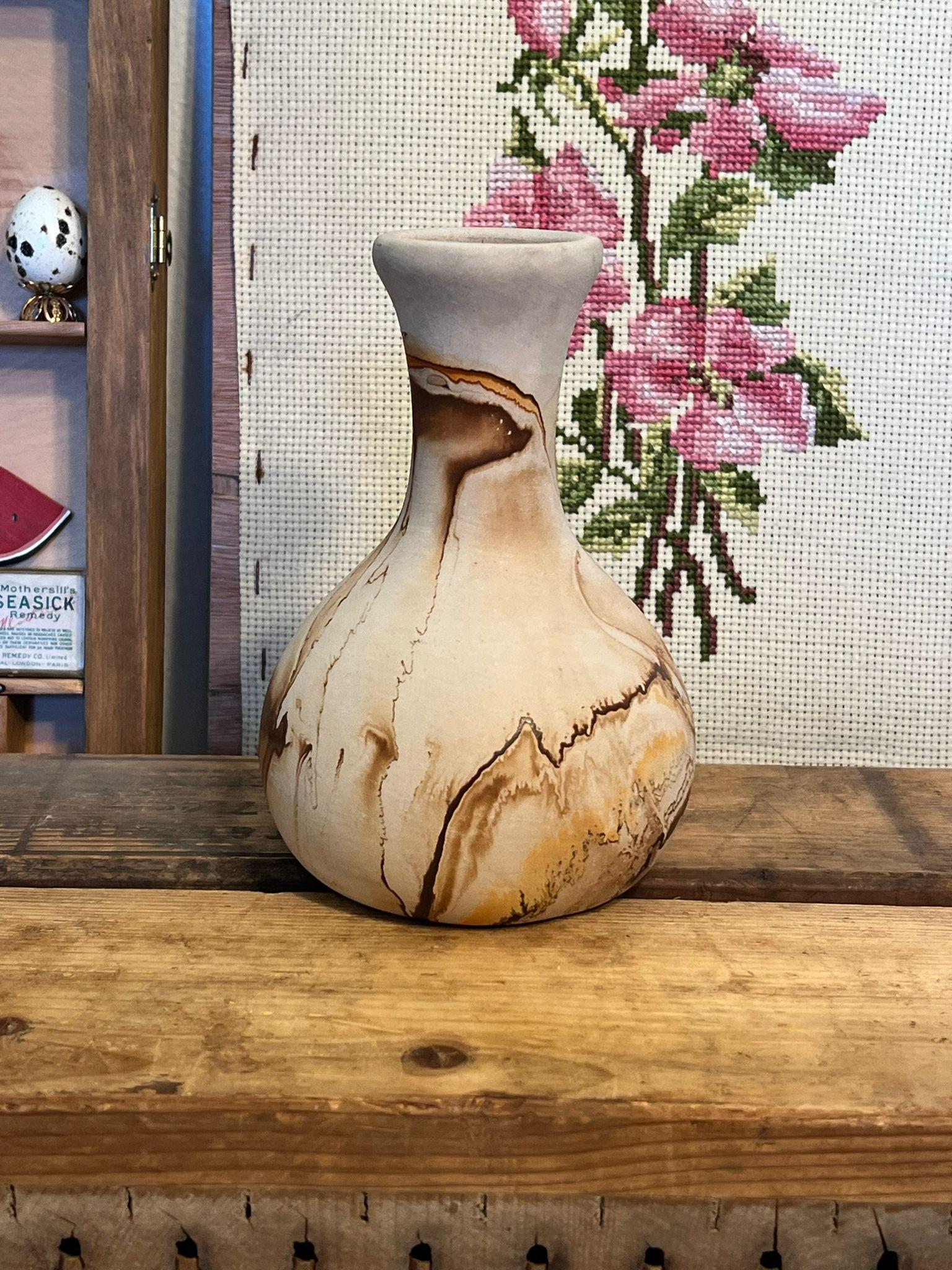 Antike Nemadji-Vase aus moderner Kunstkeramik aus der Mitte des Jahrhunderts im Zustand „Gut“ im Angebot in Seattle, WA