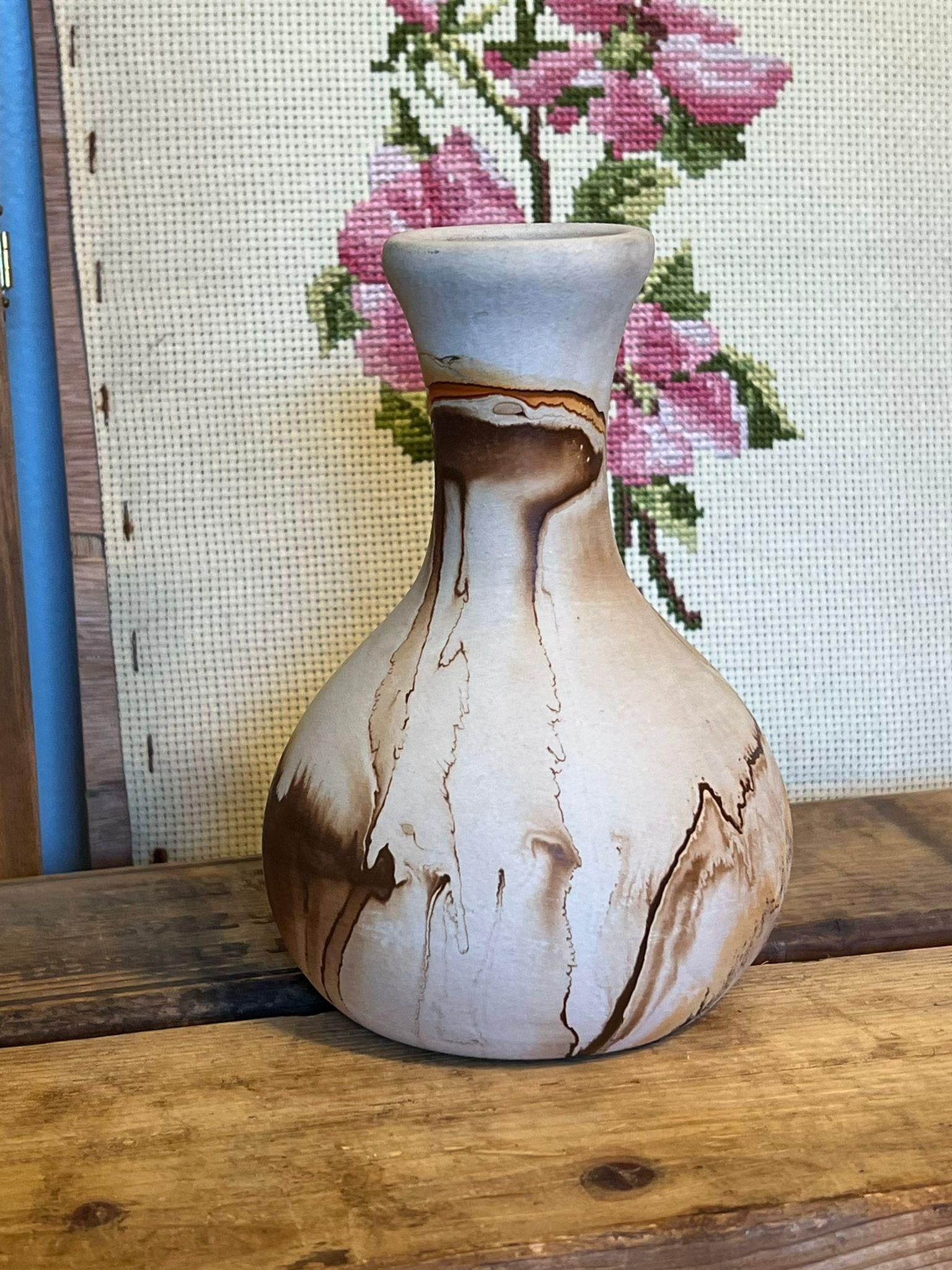 Antike Nemadji-Vase aus moderner Kunstkeramik aus der Mitte des Jahrhunderts (Ende des 20. Jahrhunderts) im Angebot