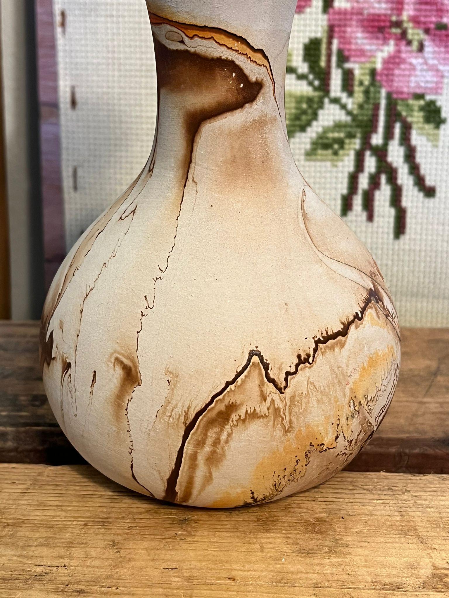 Antike Nemadji-Vase aus moderner Kunstkeramik aus der Mitte des Jahrhunderts (Keramik) im Angebot