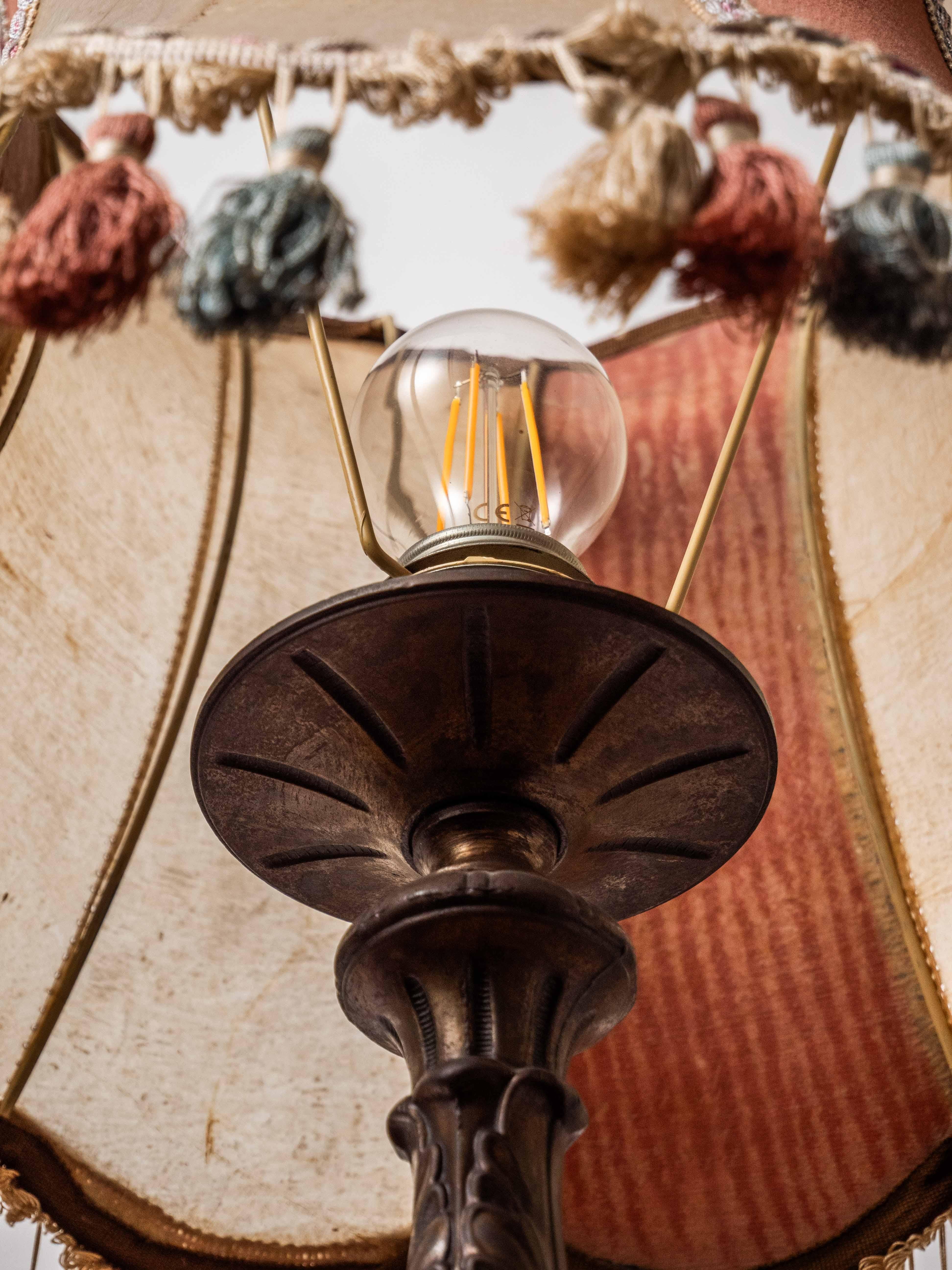 Antique neo-baroque table lamp with original shade For Sale 5