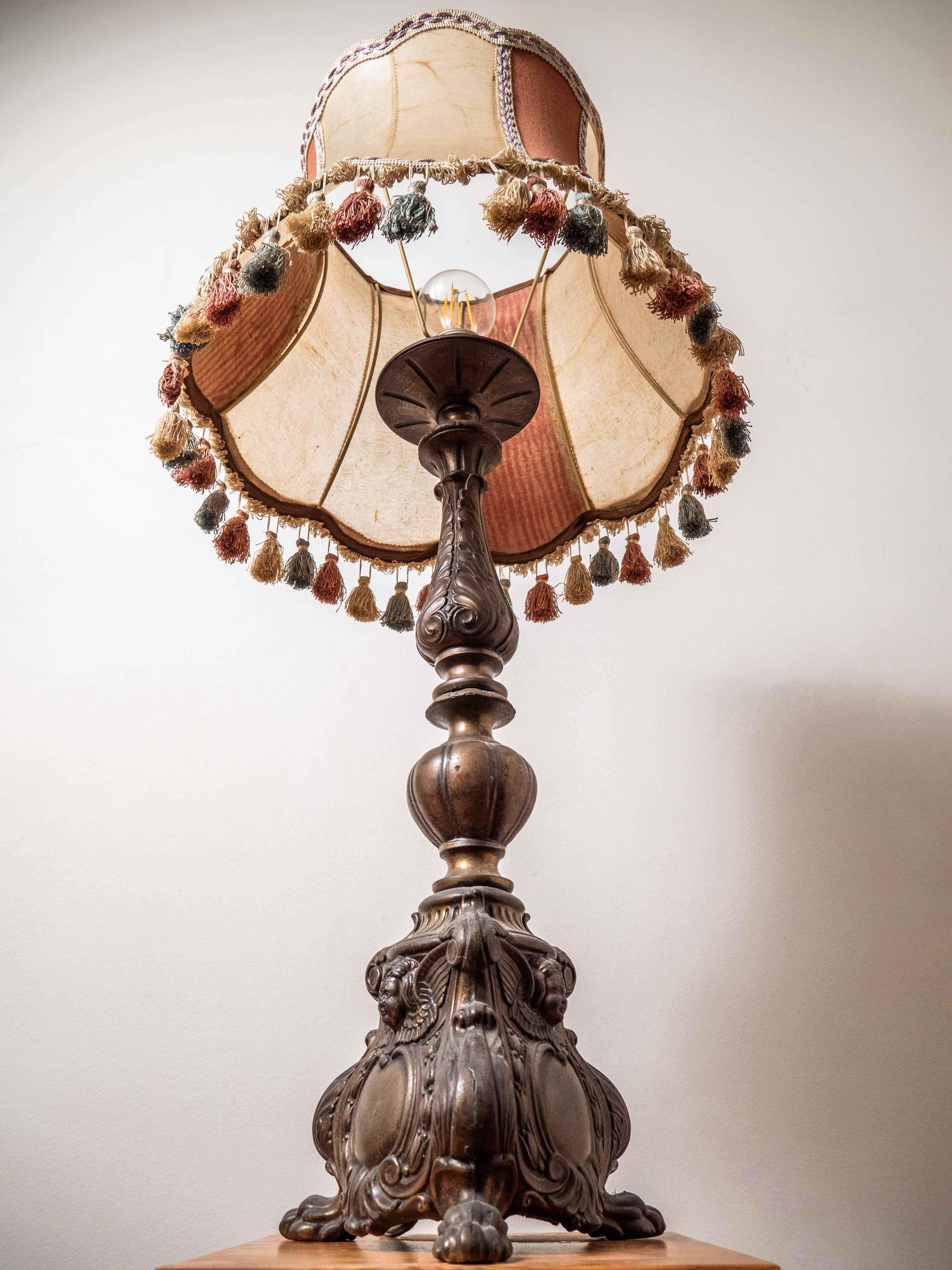 Mid-20th Century Antique neo-baroque table lamp with original shade For Sale
