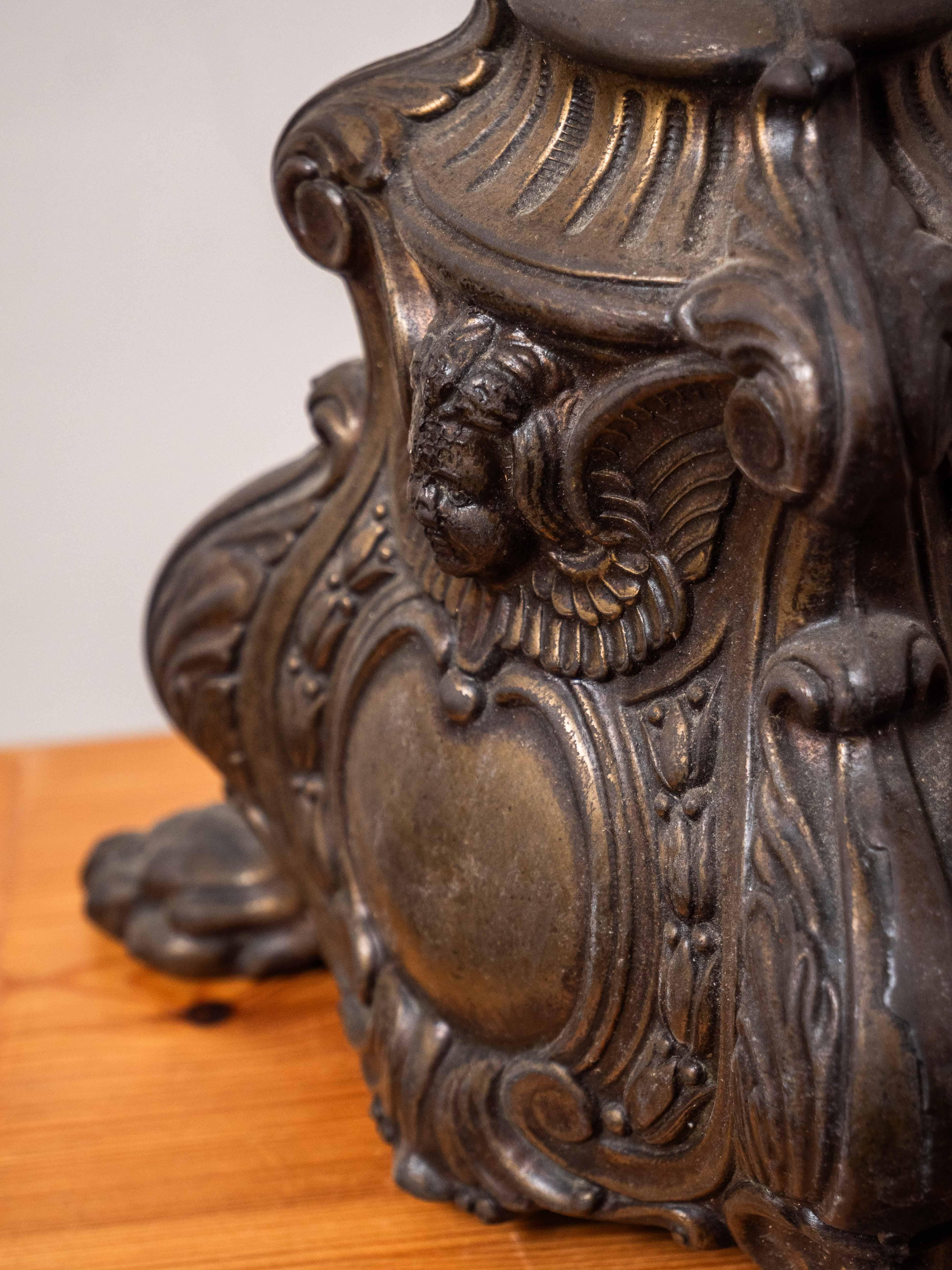 Antique neo-baroque table lamp with original shade For Sale 3