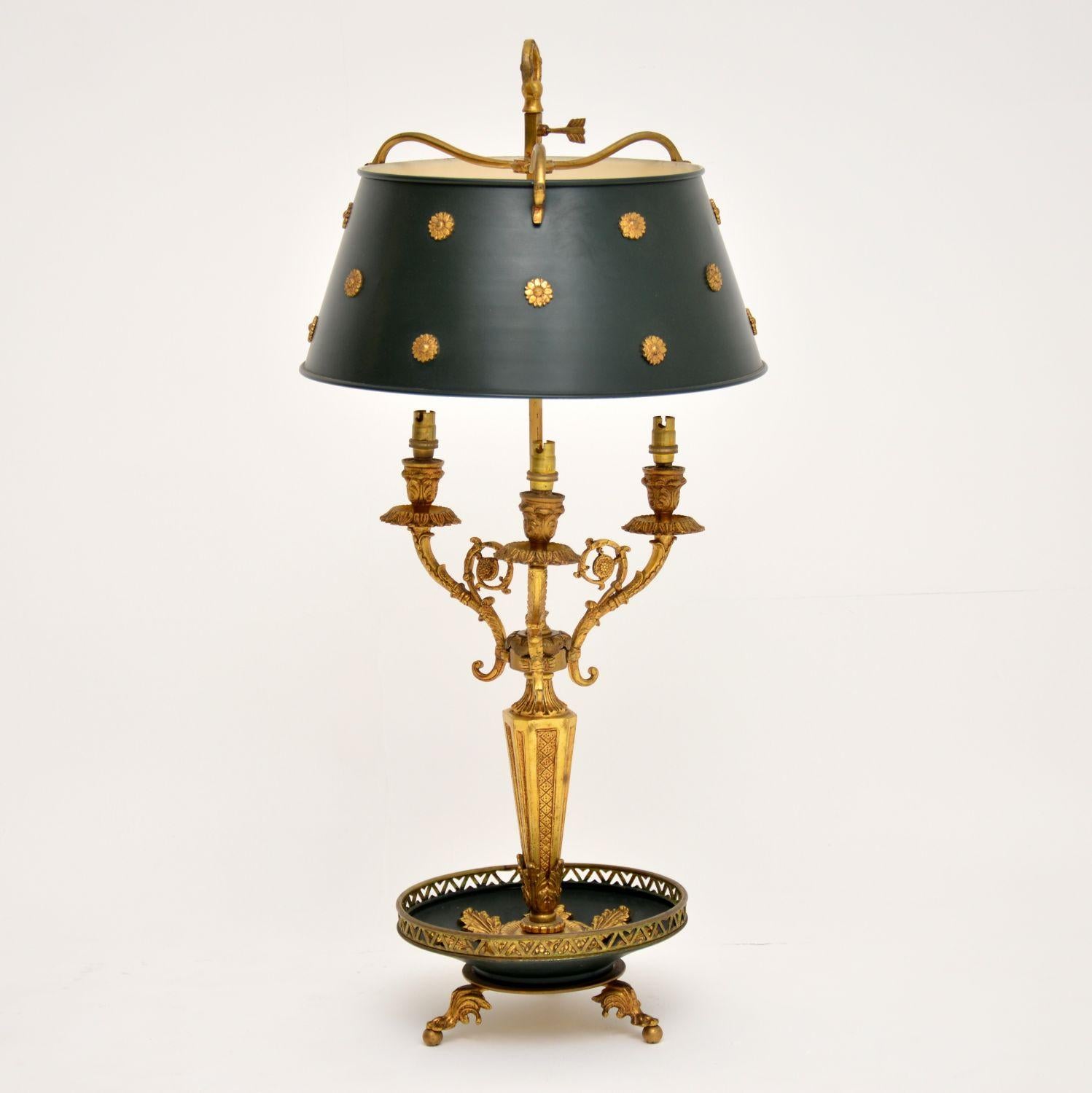 Large antique neoclassical French gilt metal brass and tole table lamp in excellent original condition. It’s a very impressive lamp with some fine details and I would date it to circa 1910s-1920s period. Please check out and enlarge all the images,