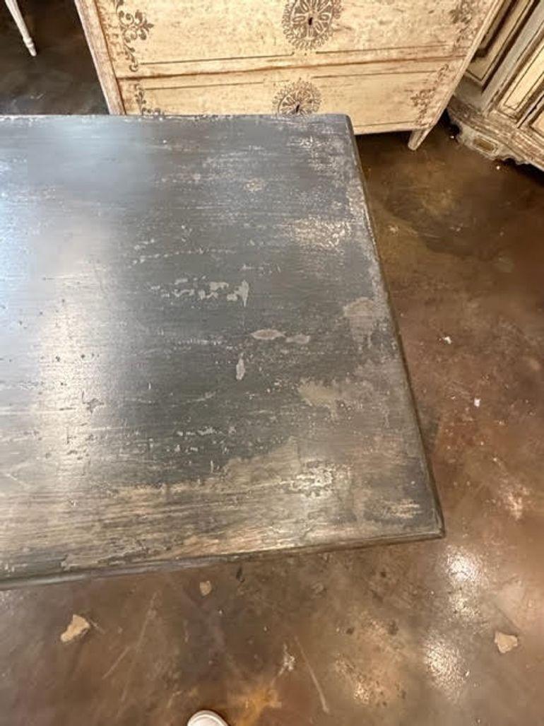 XIX secolo Antico commodino dipinto in bianco e nero in stile neoclassico in vendita