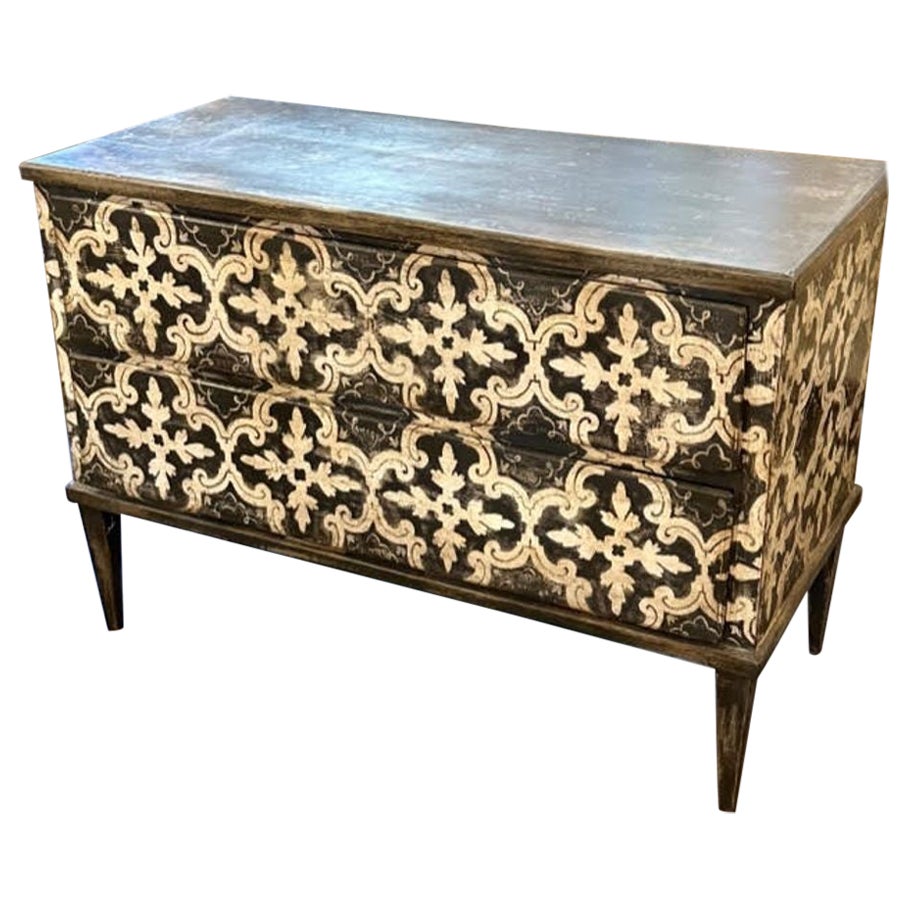 Commode ancienne de style néo-classique peinte en noir et blanc