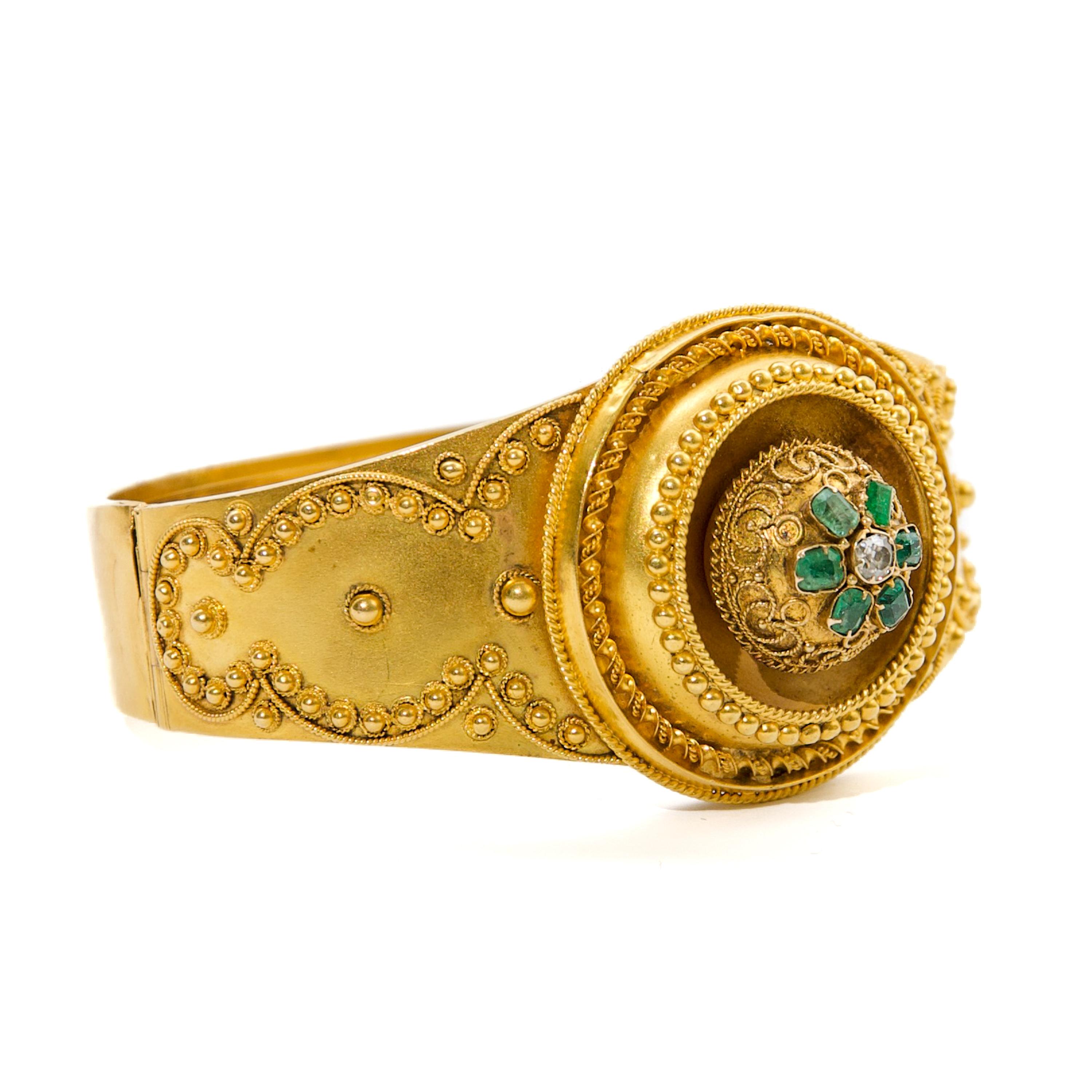 Women's or Men's Antique Neo-Etruscan 18K Gold Emerald Diamond Bracelet, England 19th Century For Sale