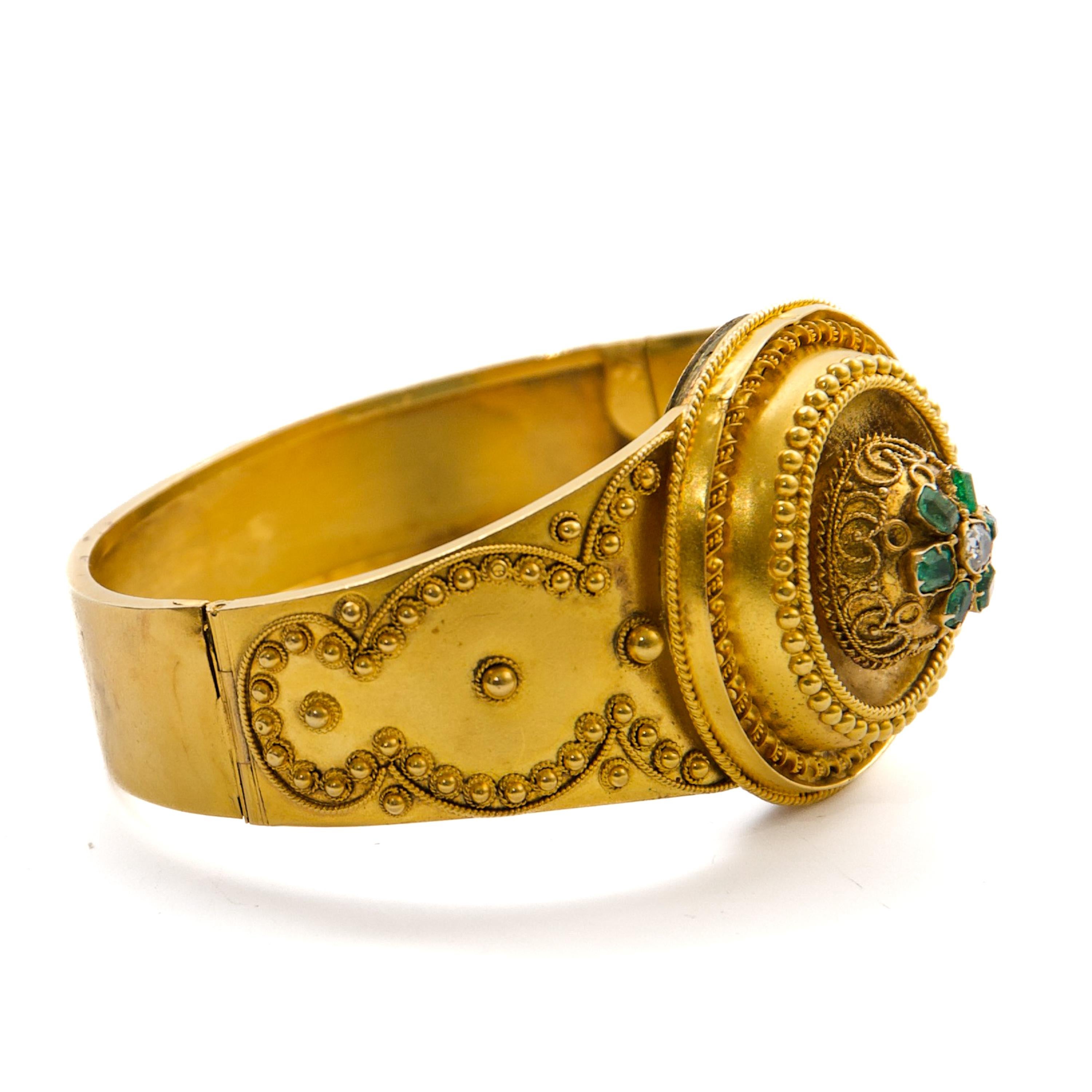 Antique Neo-Etruscan 18K Gold Emerald Diamond Bracelet, England 19th Century For Sale 3