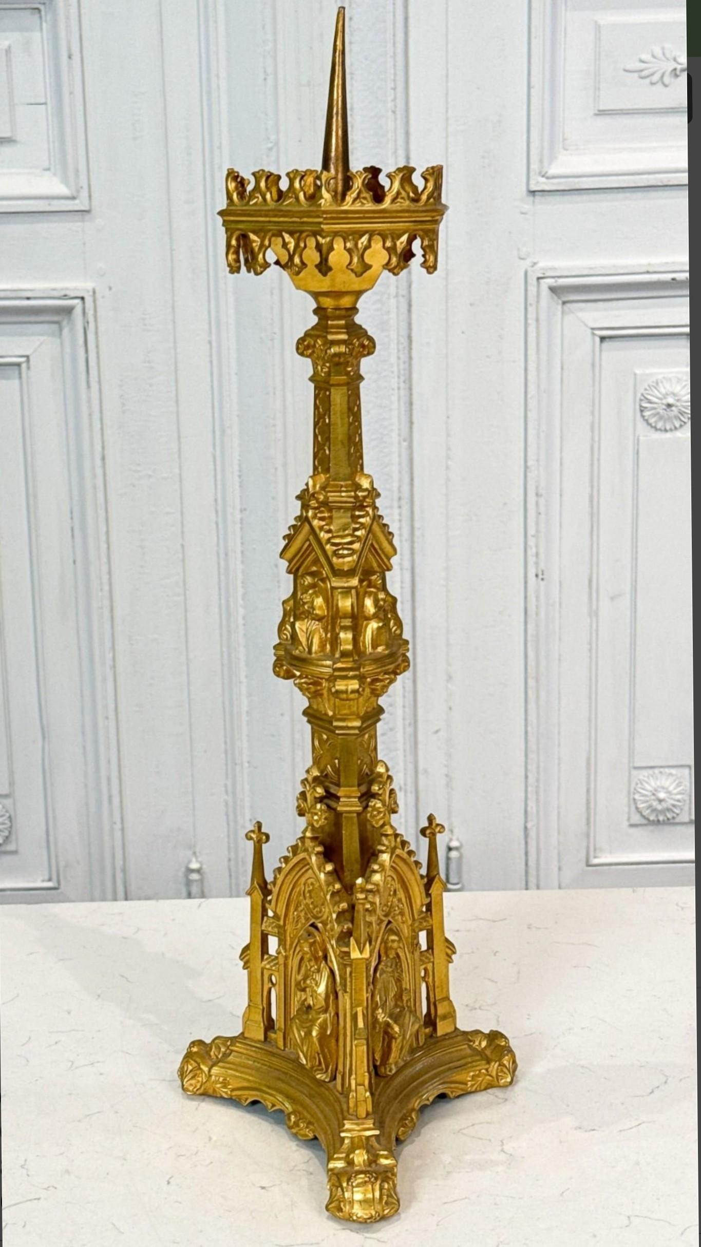 Antiguo candelabro neogótico de bronce dorado Pricket Renacimiento gótico en venta