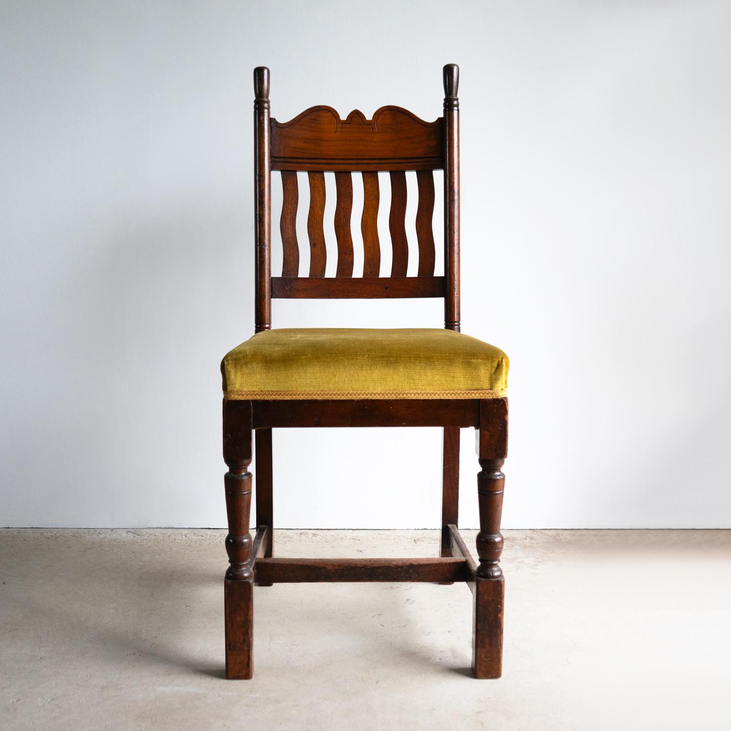 Tourné Chaise d'appoint néo-gothique d'Alfred Waterhouse, fin du 19ème siècle en vente