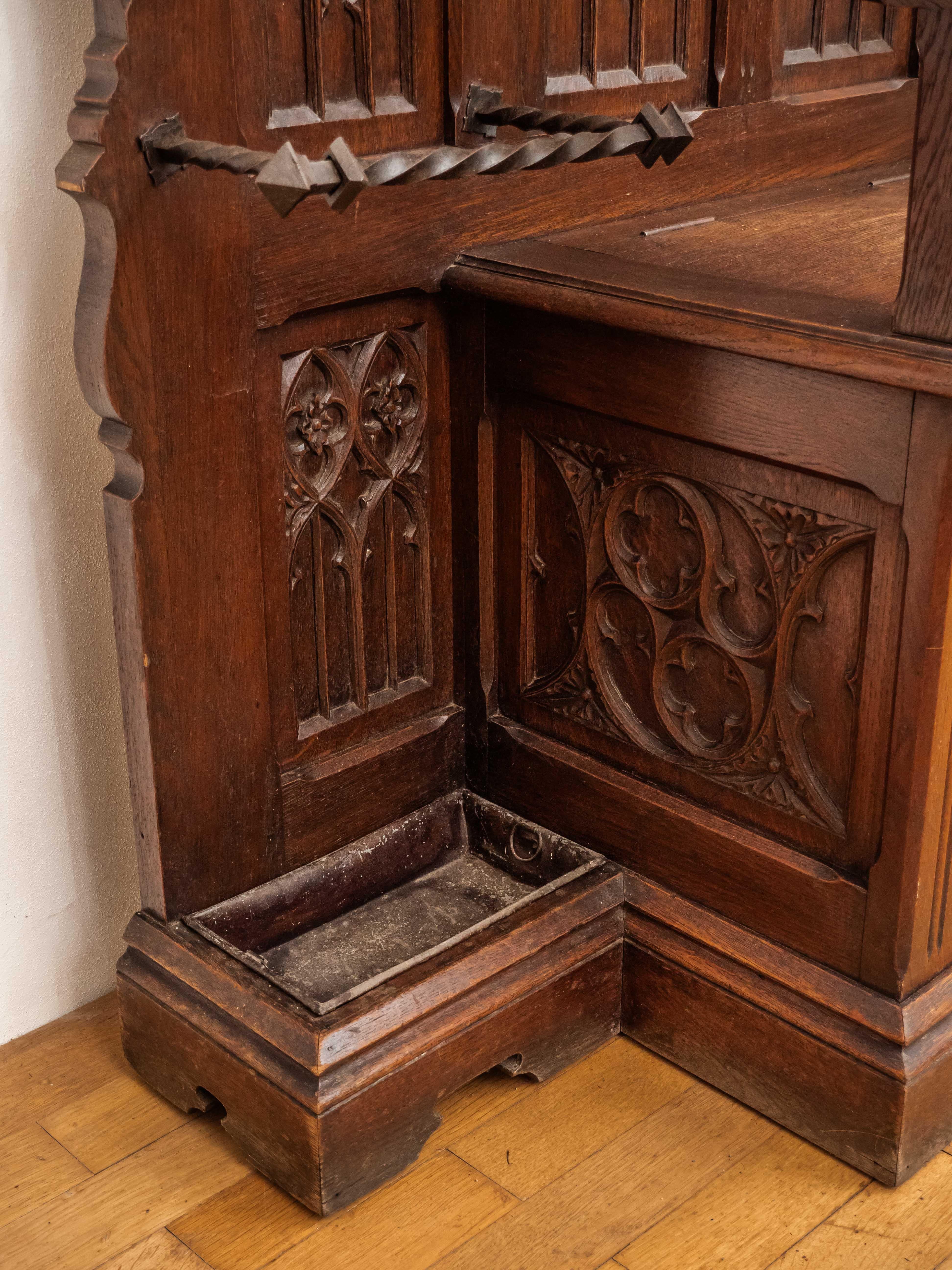 Antique Neo-Gothic wall hanging with bench For Sale 4