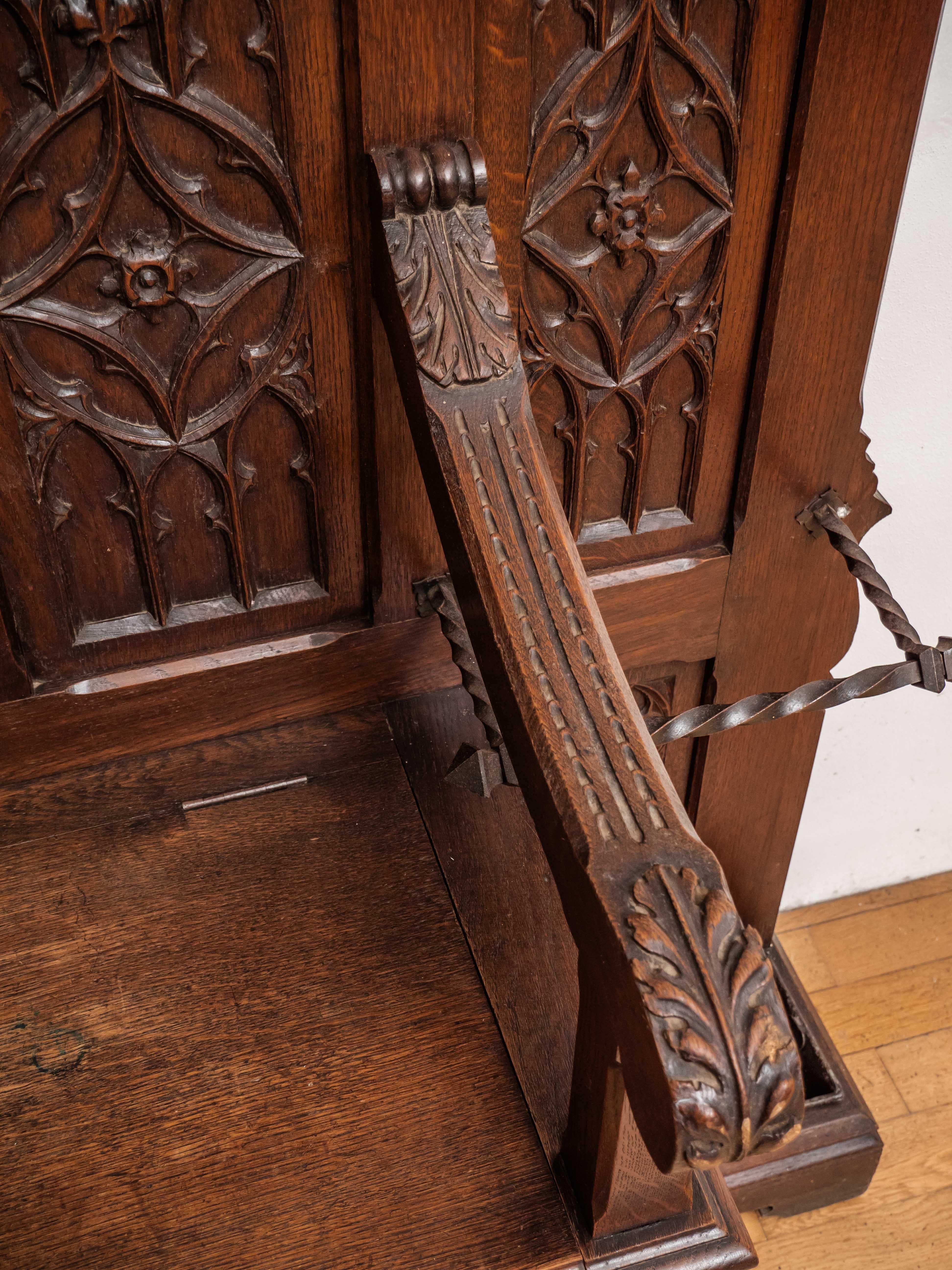 Oak Antique Neo-Gothic wall hanging with bench For Sale