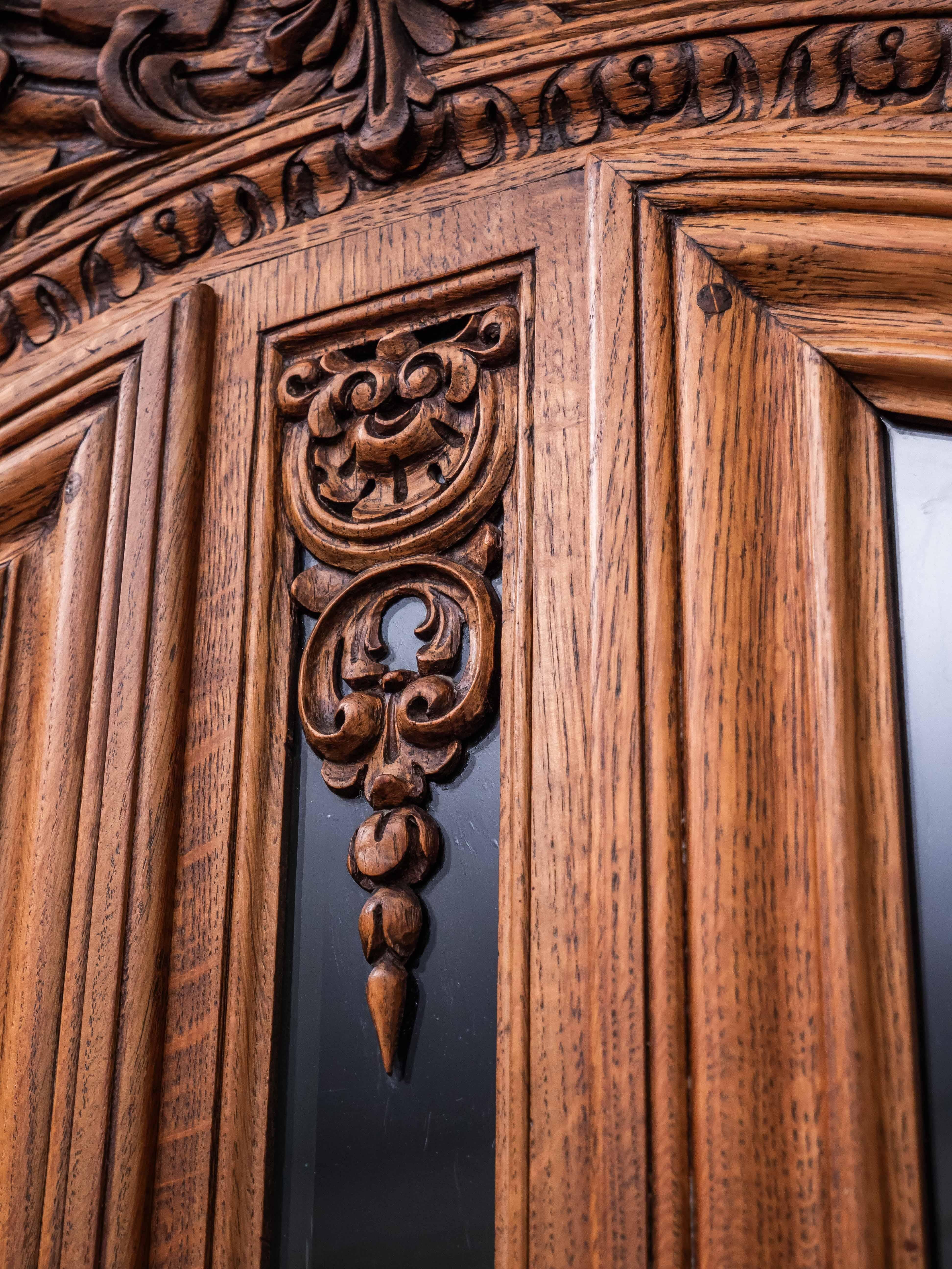 Antique Neo-Rococo bookcase / sideboard oak For Sale 4