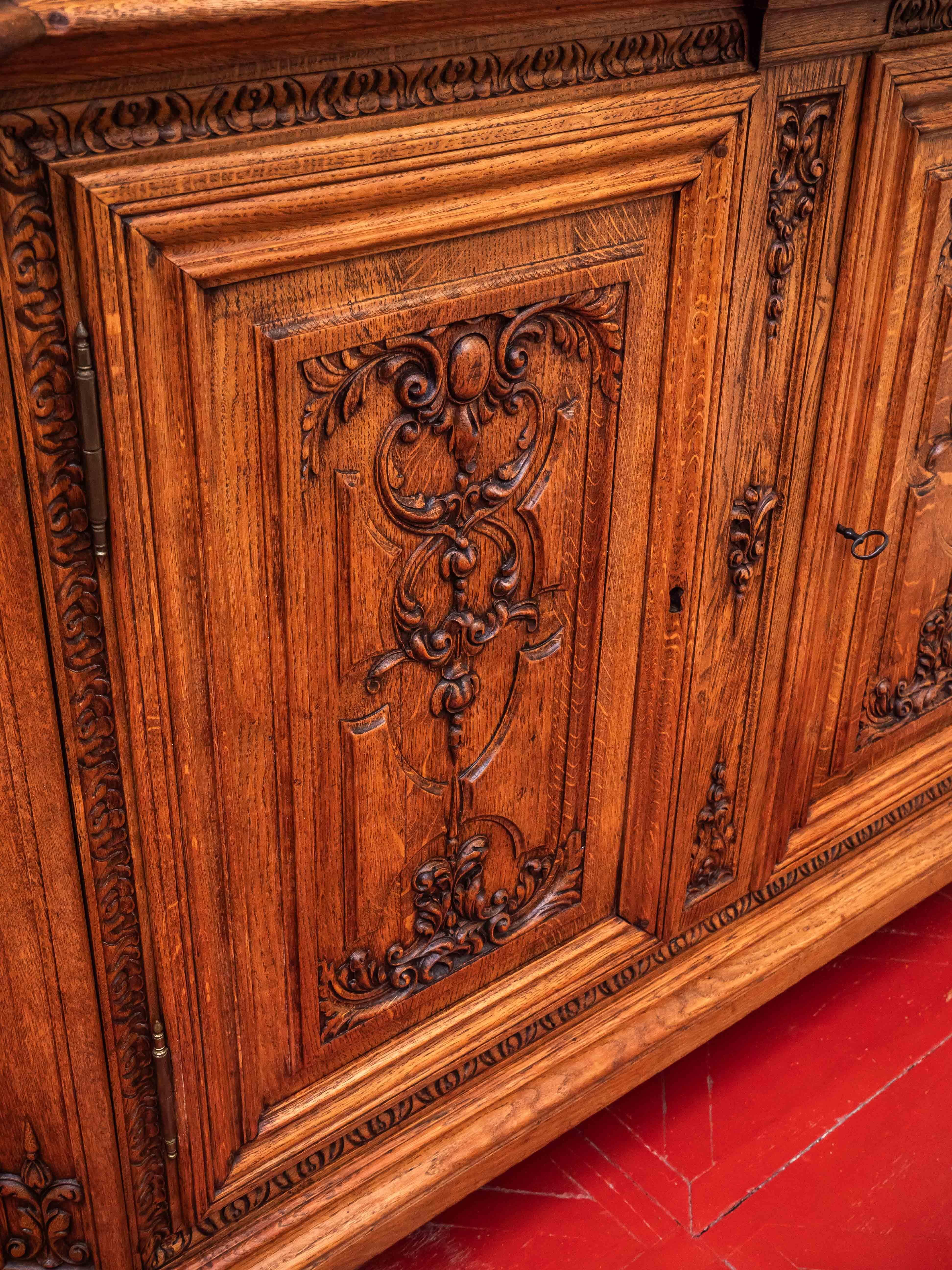 19th Century Antique Neo-Rococo bookcase / sideboard oak For Sale