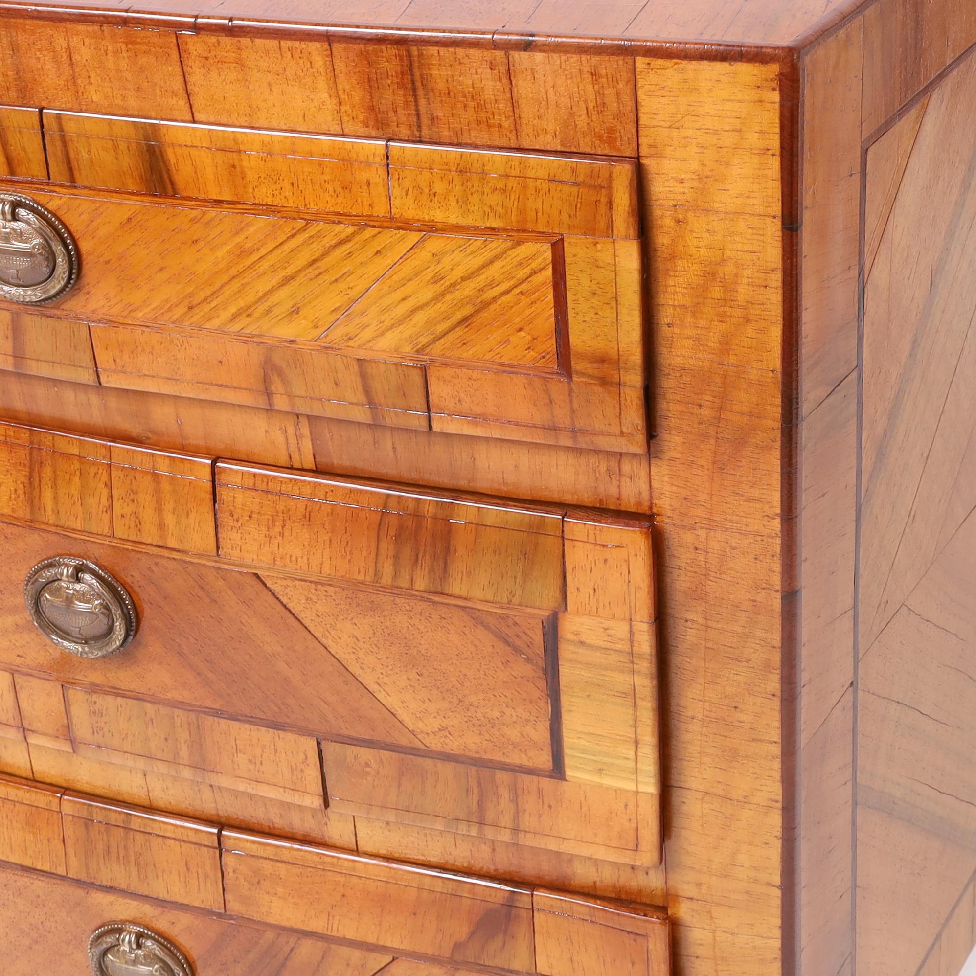 XX secolo Antica commode o cassettiera neoclassica in noce continentale in vendita