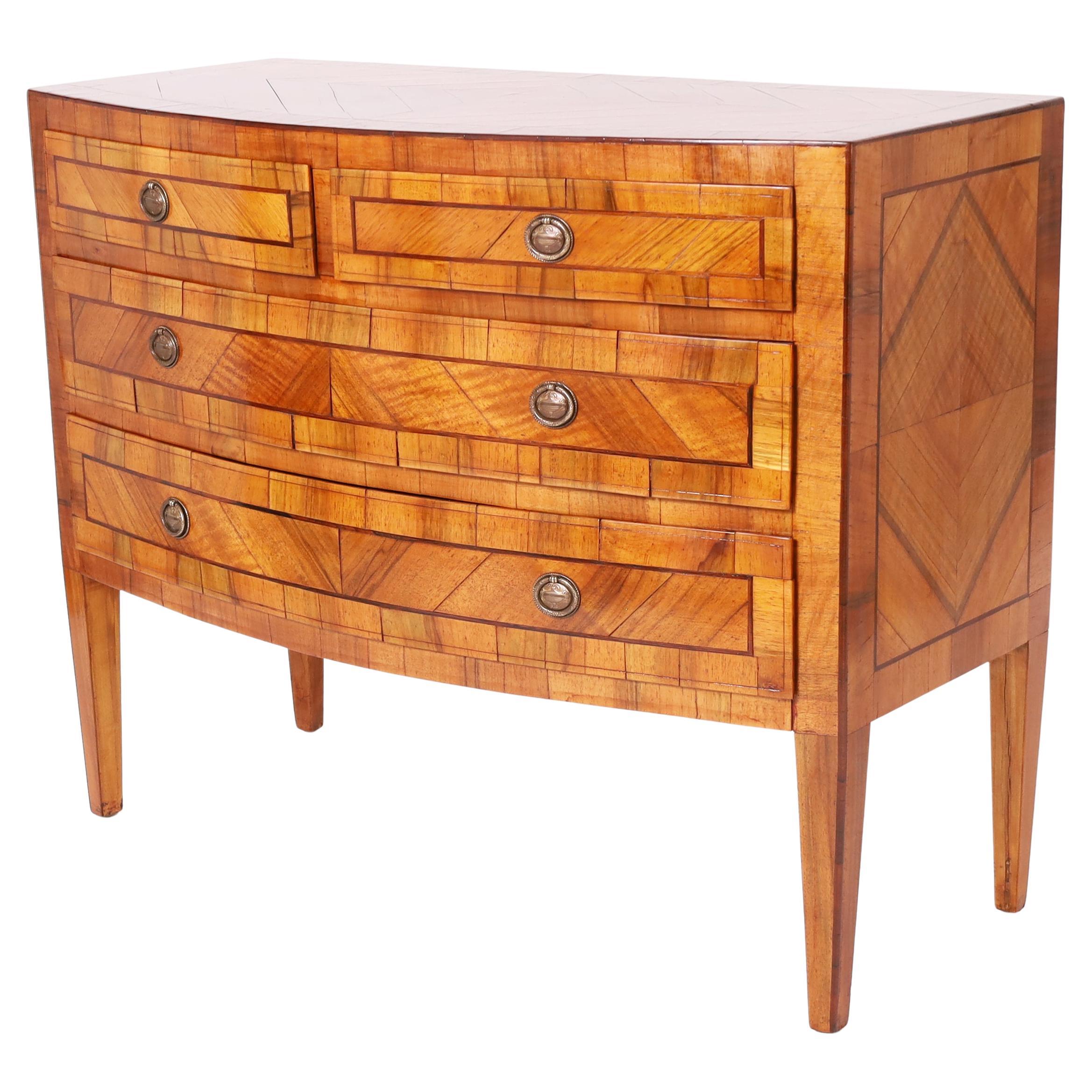 Antica commode o cassettiera neoclassica in noce continentale in vendita