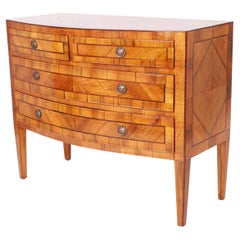 Antigua cómoda o cajonera neoclásica continental de nogal