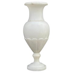 Antike neoklassizistische Urnen-Tischlampe aus Alabaster.