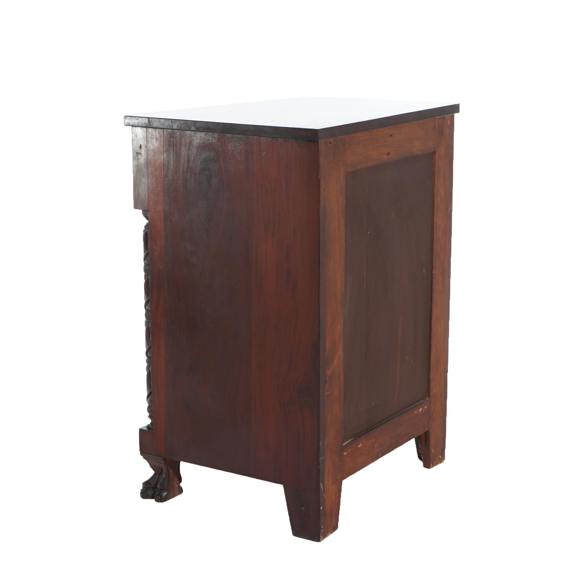 Antico stand neoclassico americano Impero Foliato intagliato a fiamma in mogano c1900 In condizioni buone in vendita a Big Flats, NY