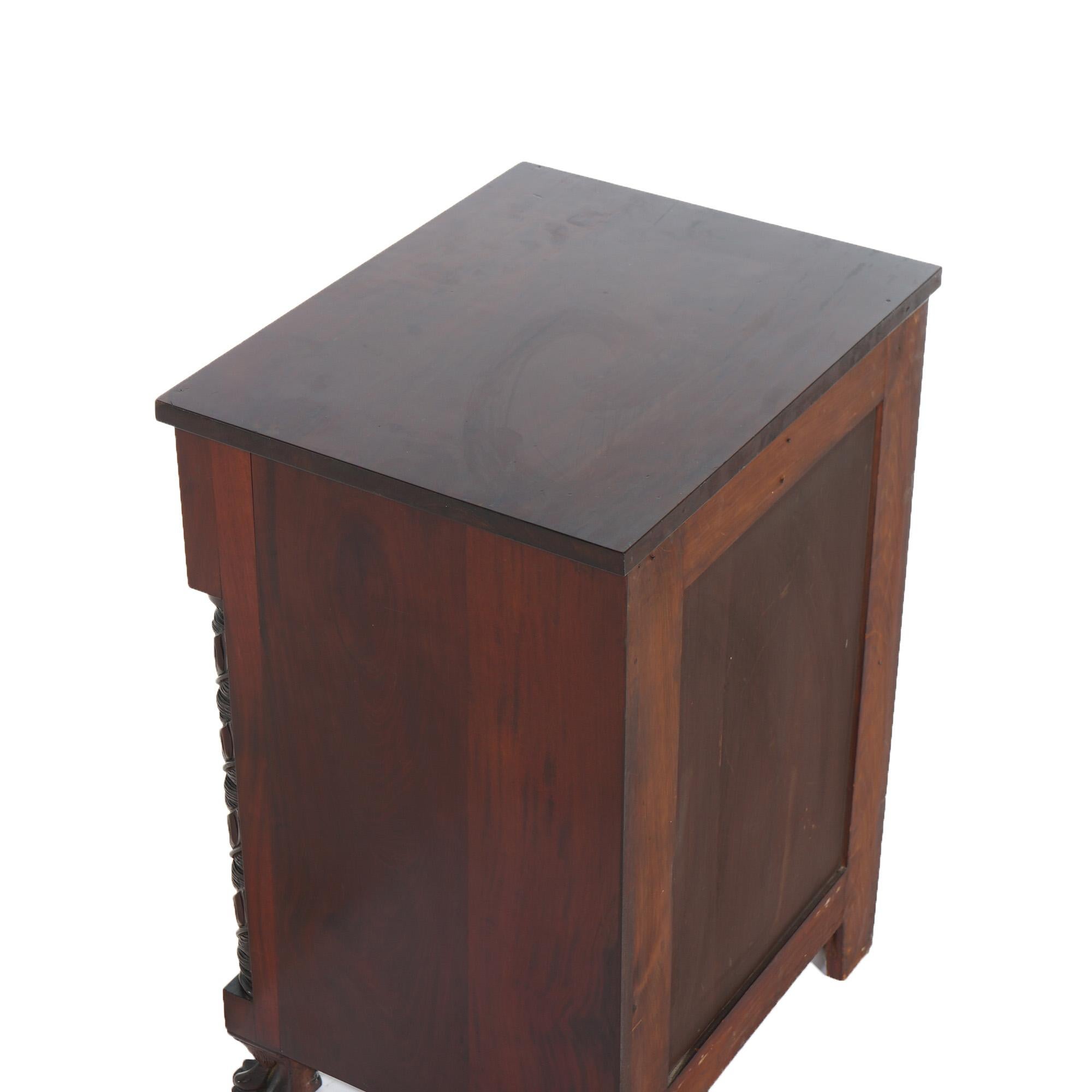 XX secolo Antico stand neoclassico americano Impero Foliato intagliato a fiamma in mogano c1900 in vendita