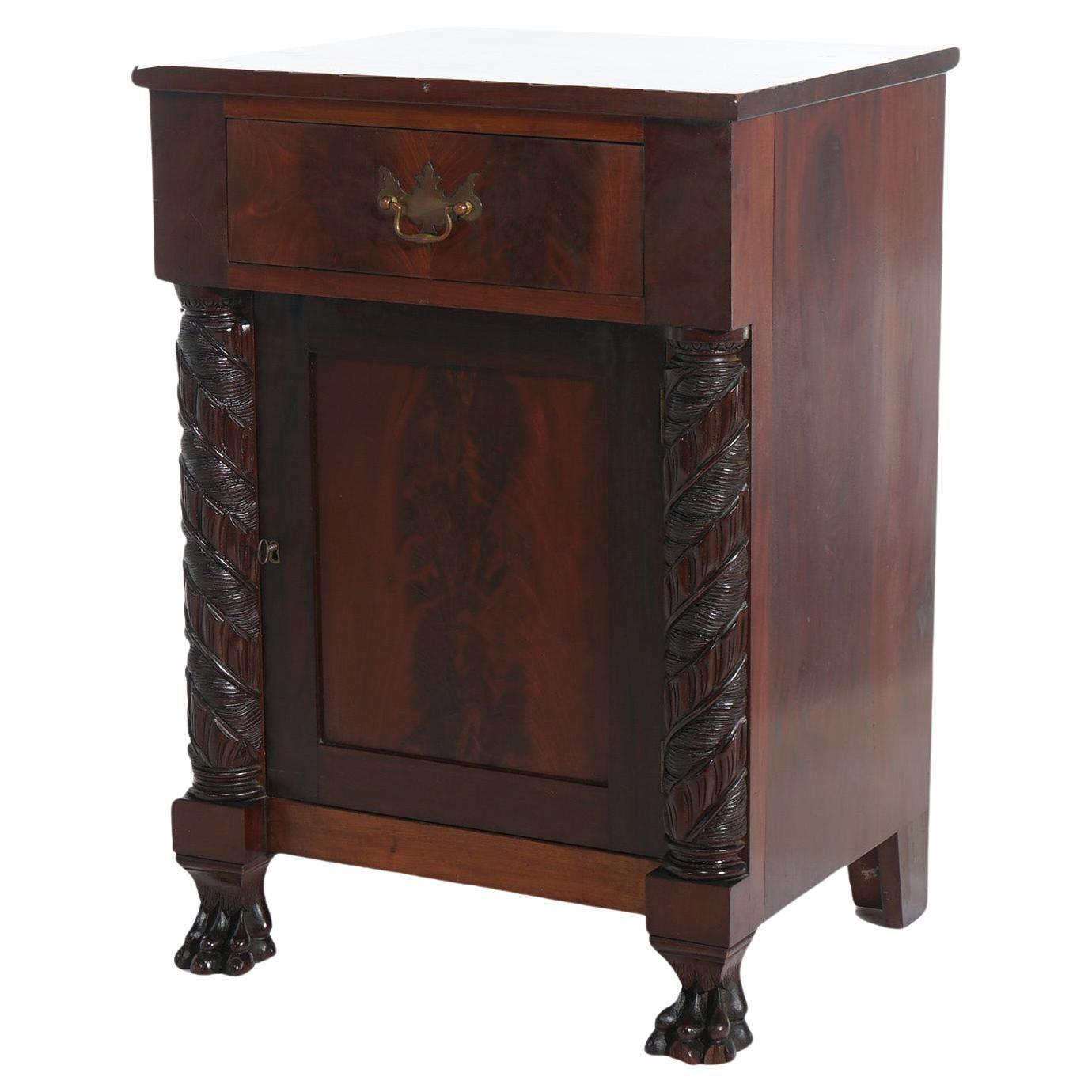Antico stand neoclassico americano Impero Foliato intagliato a fiamma in mogano c1900 in vendita