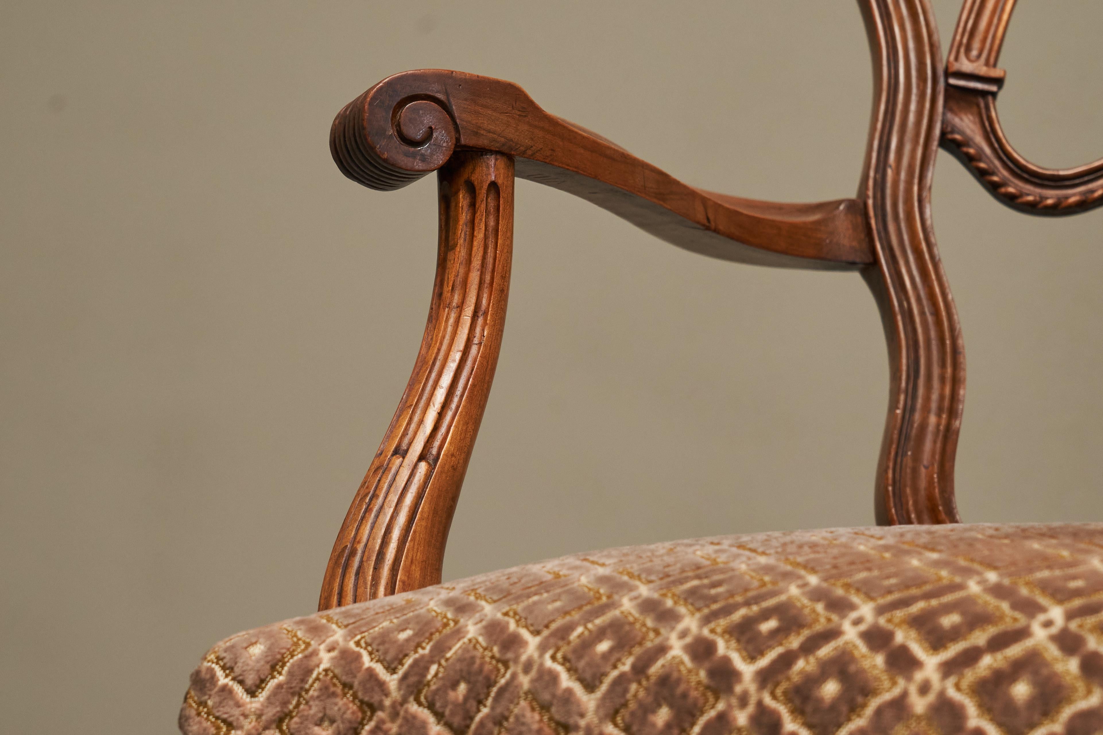 Antiguo Sillón Neoclásico de Madera y Terciopelo Finales del Siglo XIX en venta 5