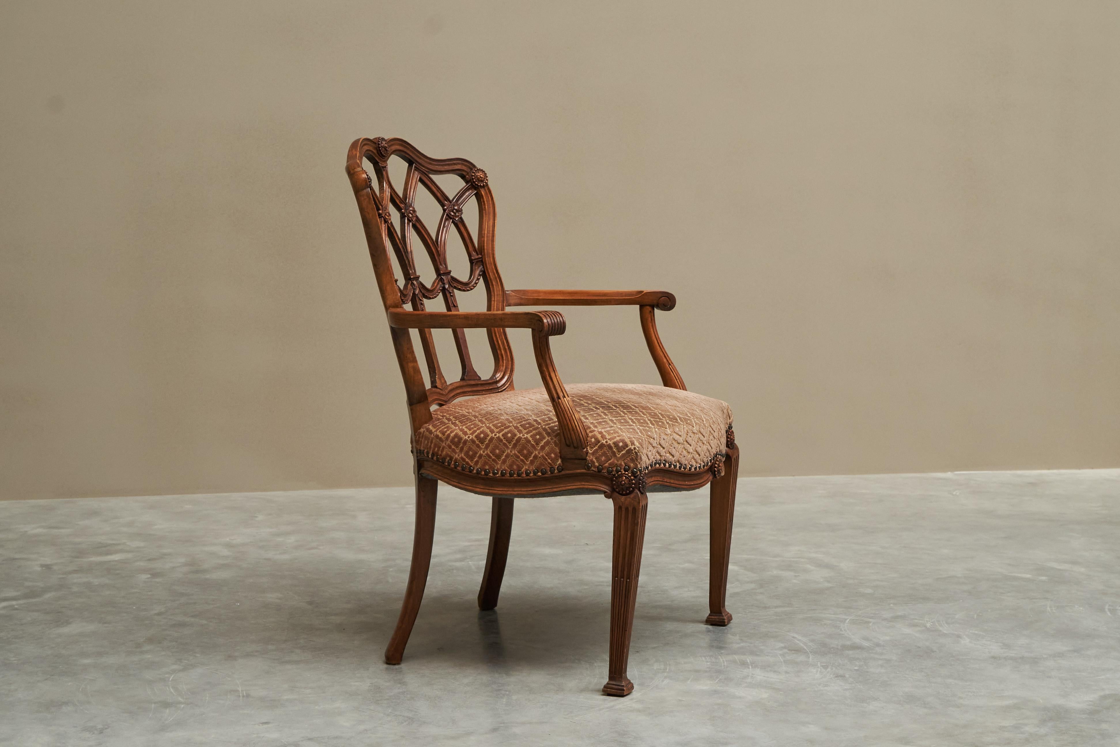 Antiguo Sillón Neoclásico de Madera y Terciopelo Finales del Siglo XIX siglo XIX en venta