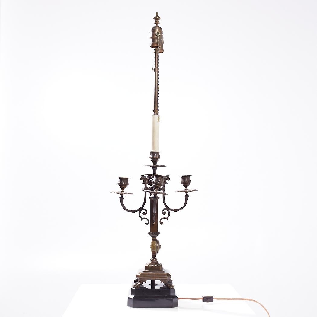 Antike neoklassizistische Bronze-Kandelaberlampen aus Bronze – Paar (Metall) im Angebot