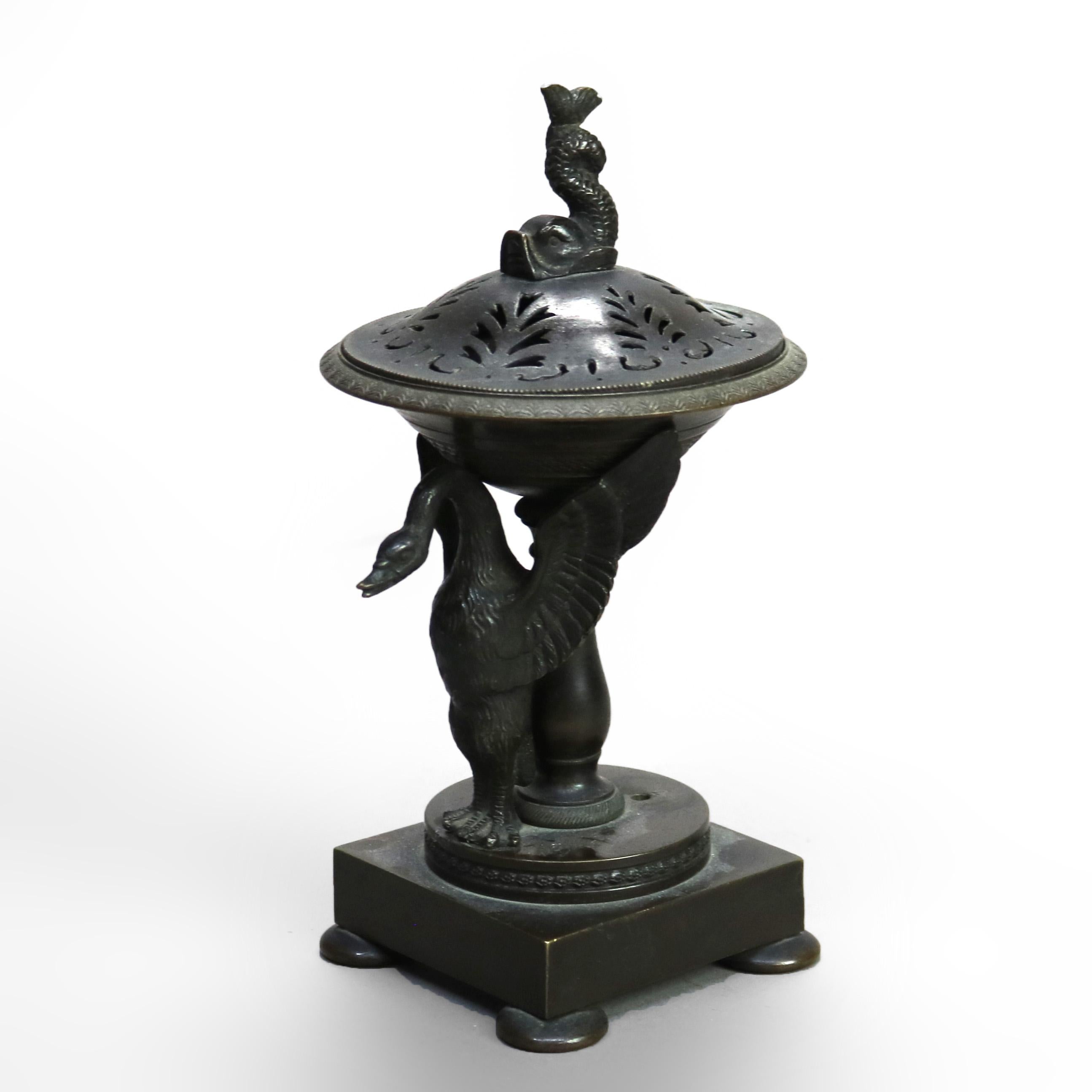 Antico sensore figurato in bronzo neoclassico con delfino e cigno C1890

Misure: 6.3/8
