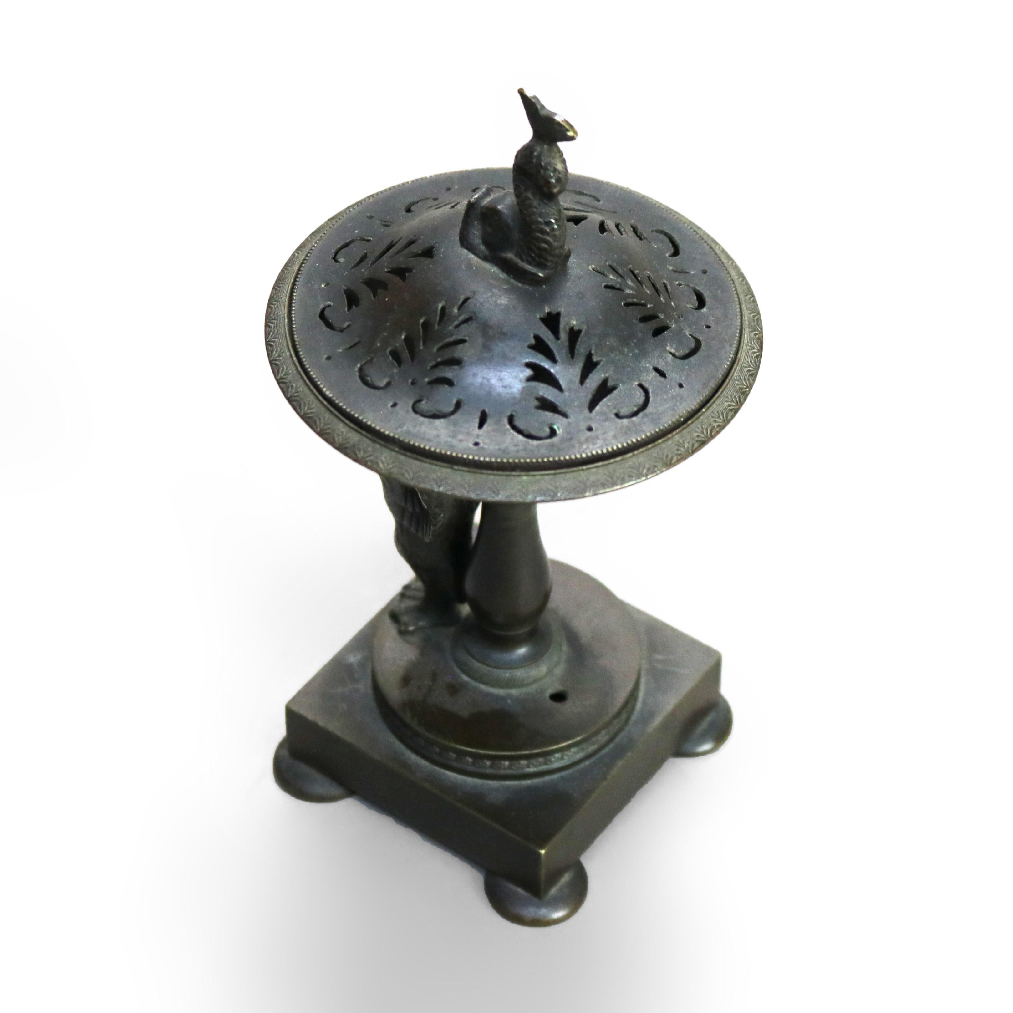 XIX secolo Antico sensore figurato in bronzo neoclassico con delfino e cigno C1890 in vendita