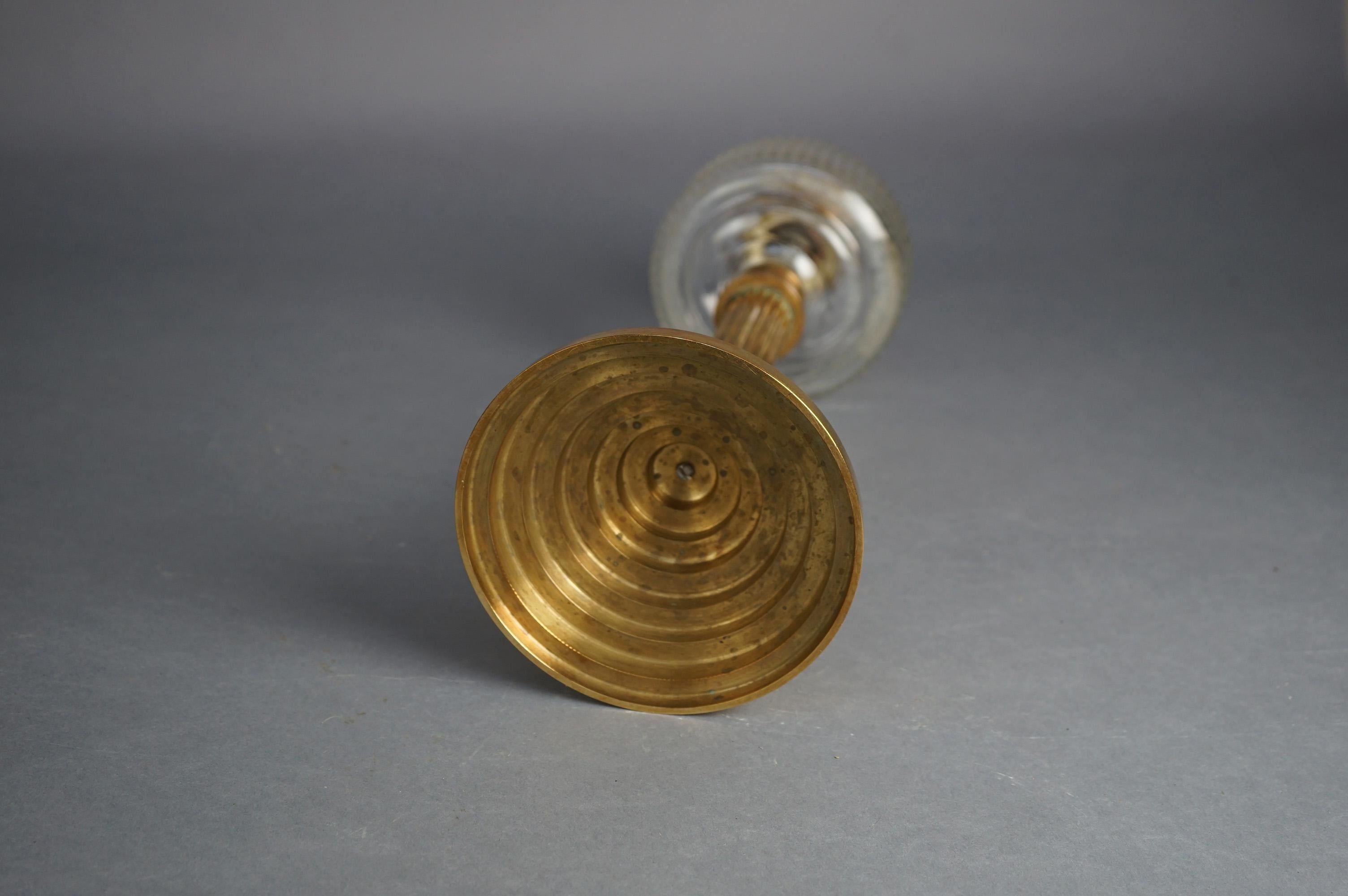 Lampe à huile néoclassique ancienne en bronze avec abat-jour en verre à volutes florales C1890 7