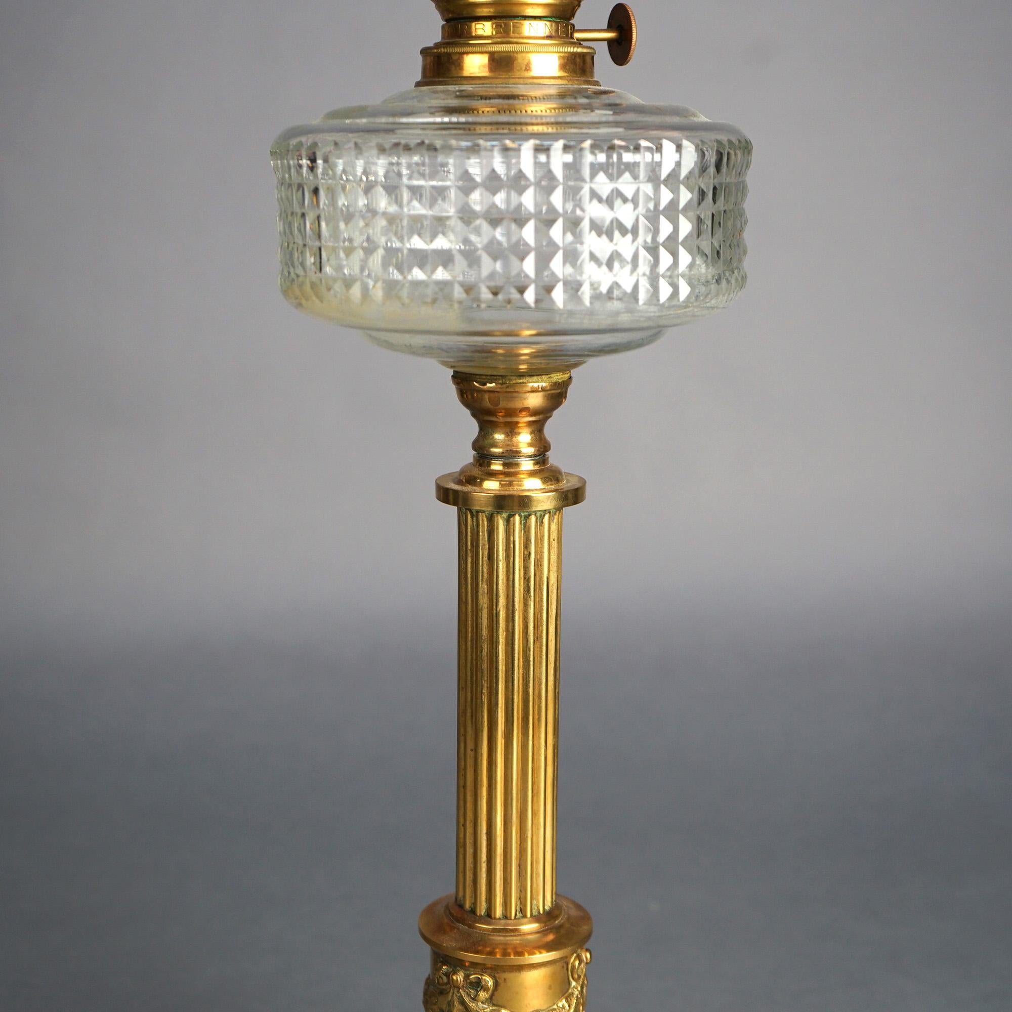 Lampe à huile néoclassique ancienne en bronze avec abat-jour en verre à volutes florales C1890 2